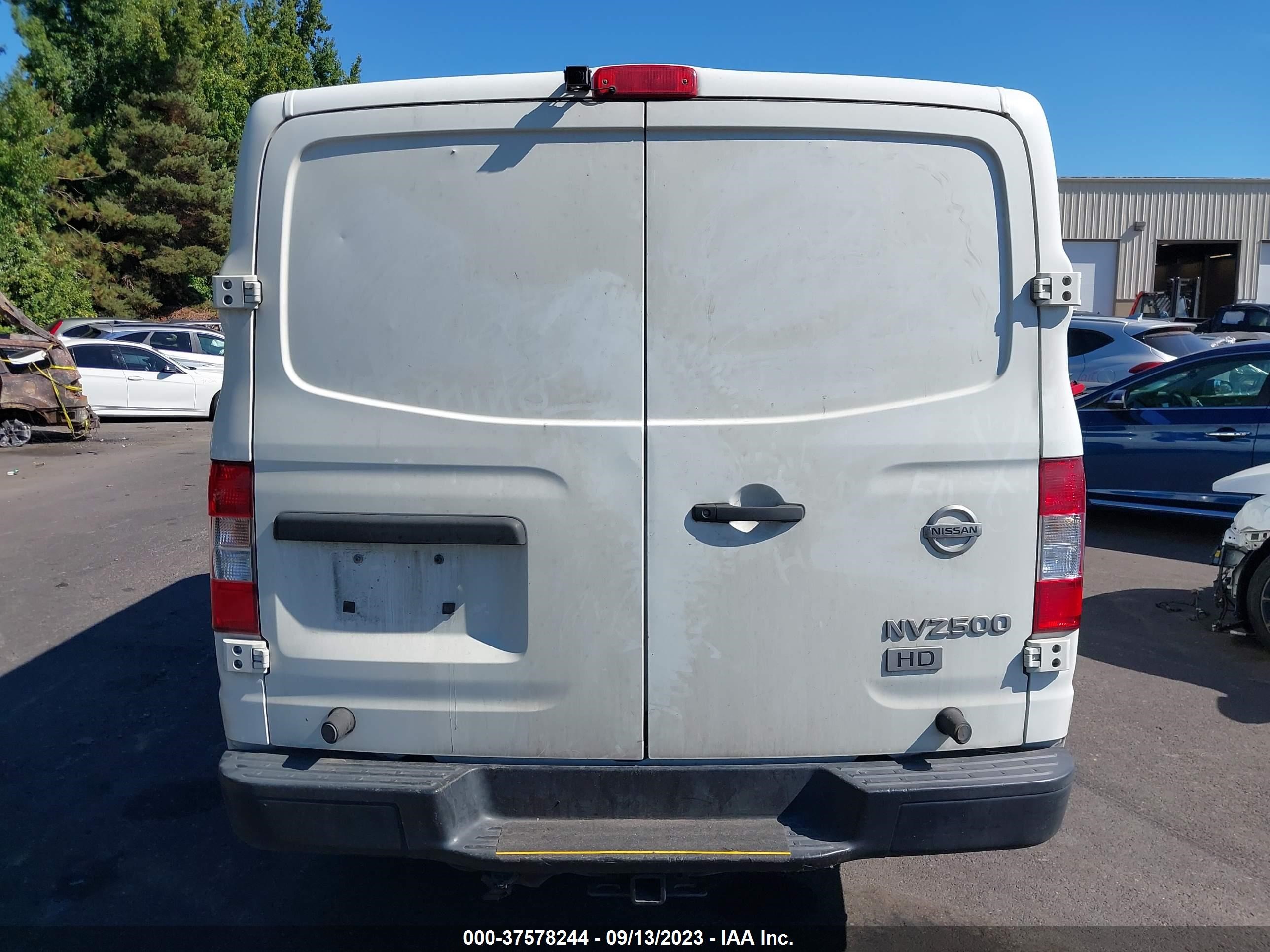 Photo 14 VIN: 1N6AF0KX4EN104219 - NISSAN NV 