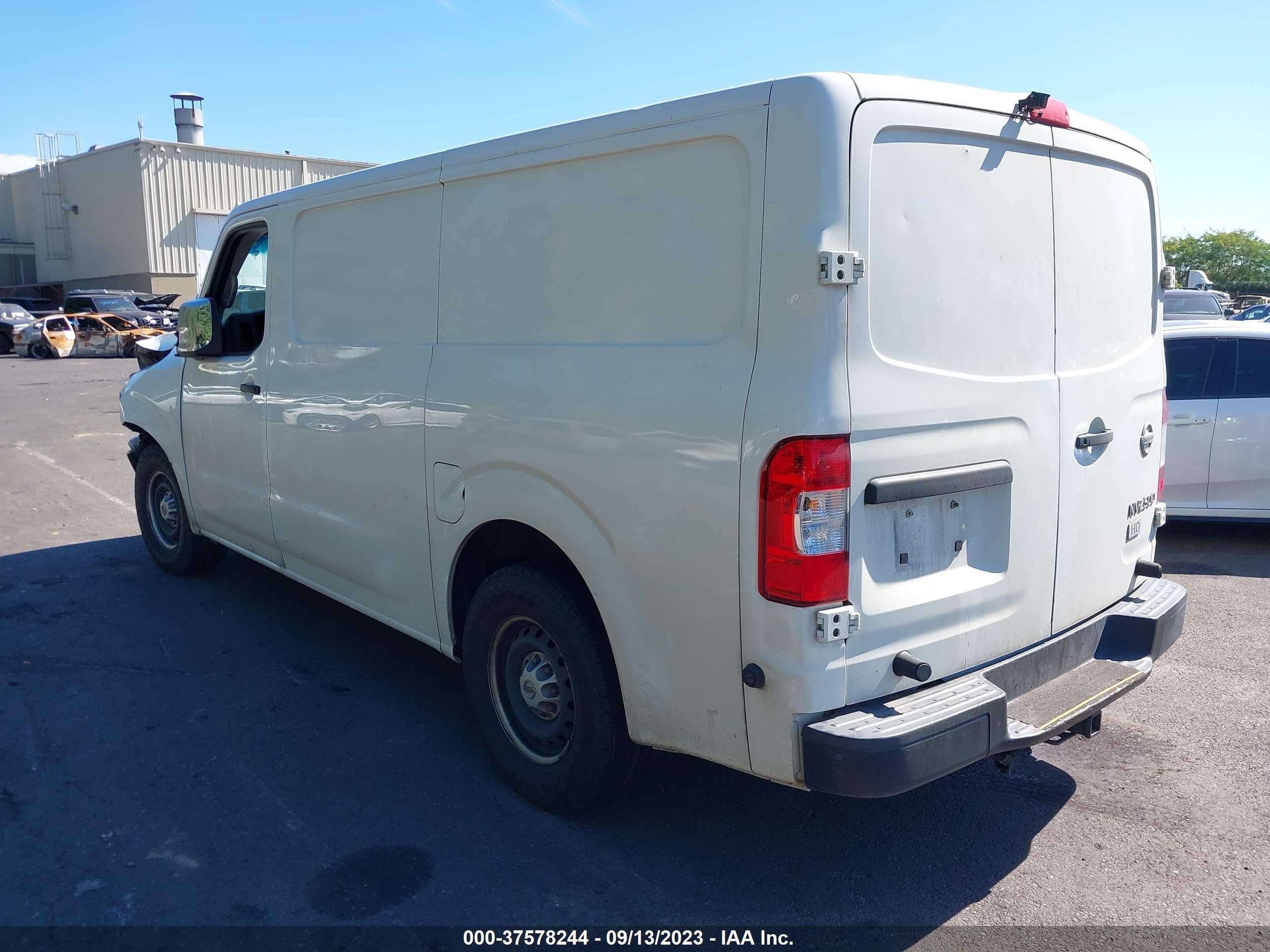 Photo 2 VIN: 1N6AF0KX4EN104219 - NISSAN NV 