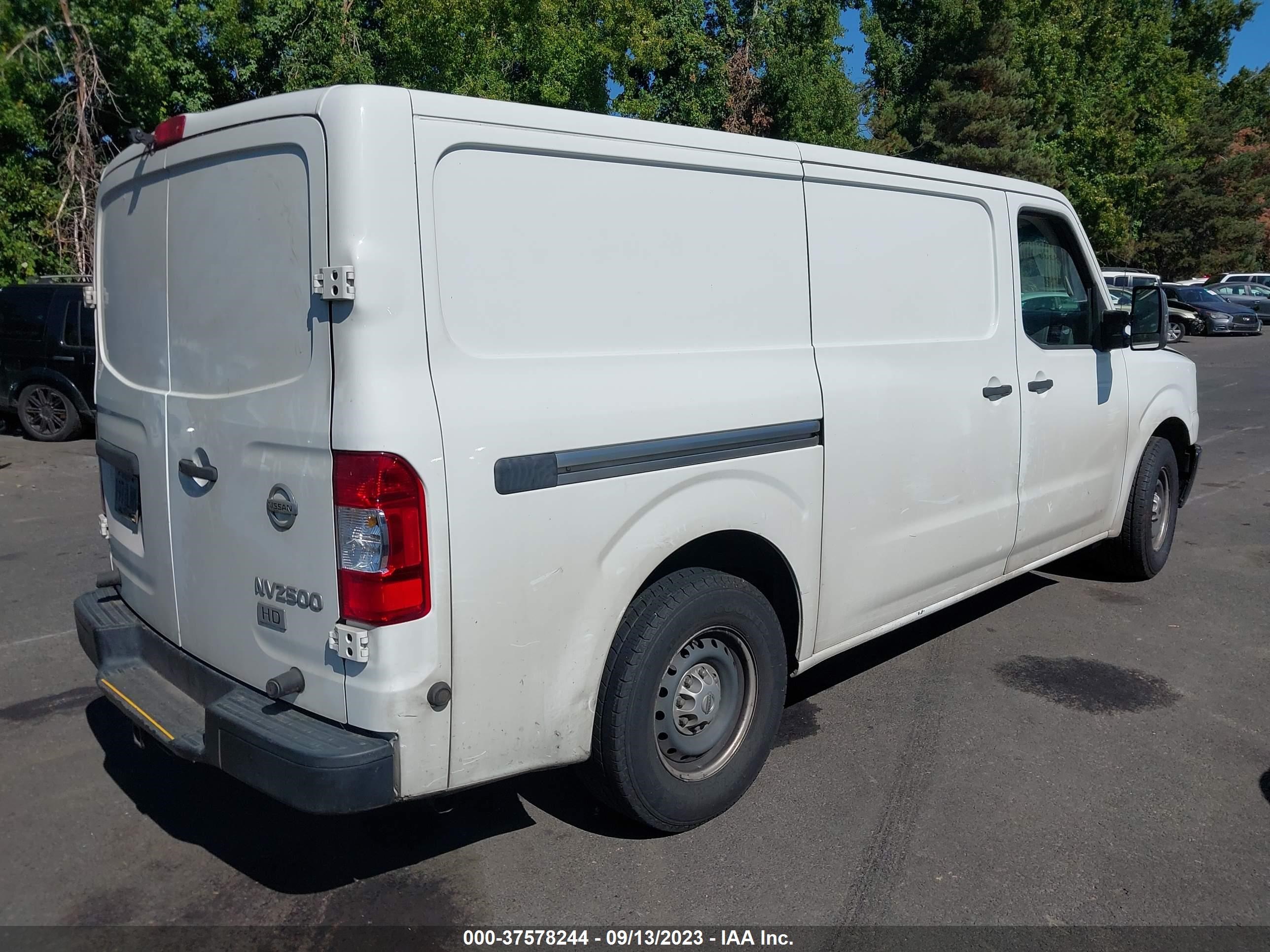 Photo 3 VIN: 1N6AF0KX4EN104219 - NISSAN NV 