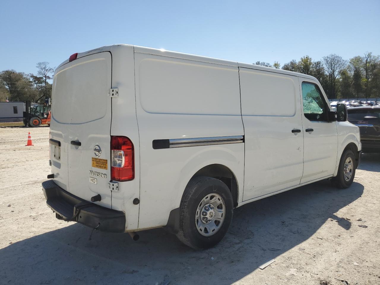 Photo 2 VIN: 1N6AF0KY0EN105716 - NISSAN NV 