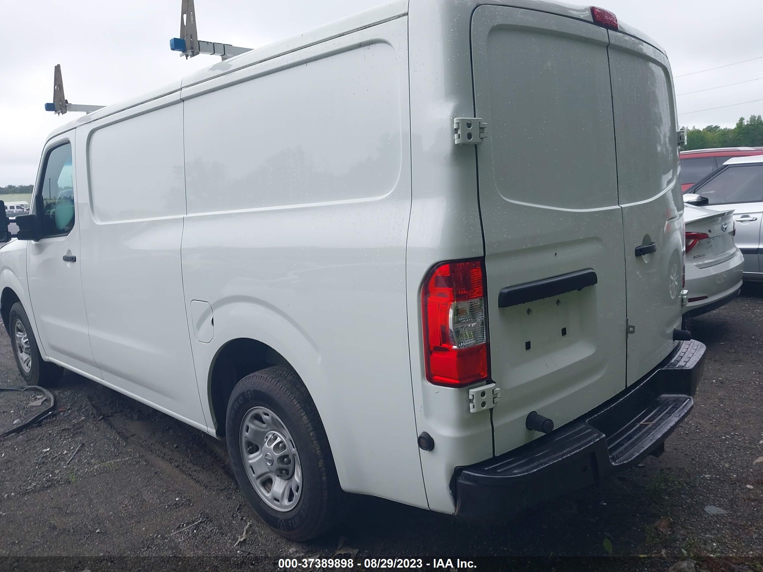 Photo 2 VIN: 1N6AF0KY1EN105210 - NISSAN NV 