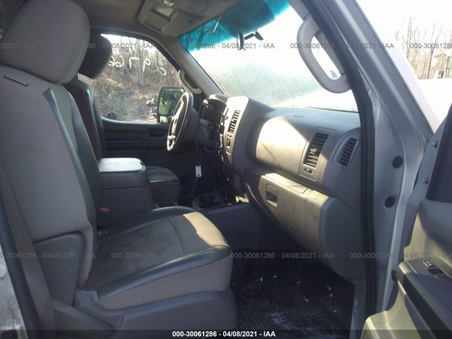 Photo 4 VIN: 1N6AF0KY2DN109152 - NISSAN NV 