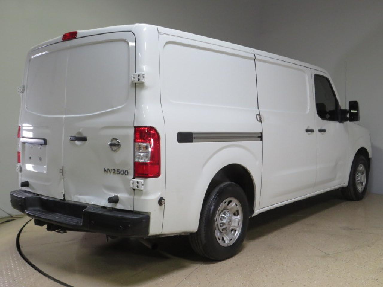 Photo 2 VIN: 1N6AF0KY2MN803792 - NISSAN NV 