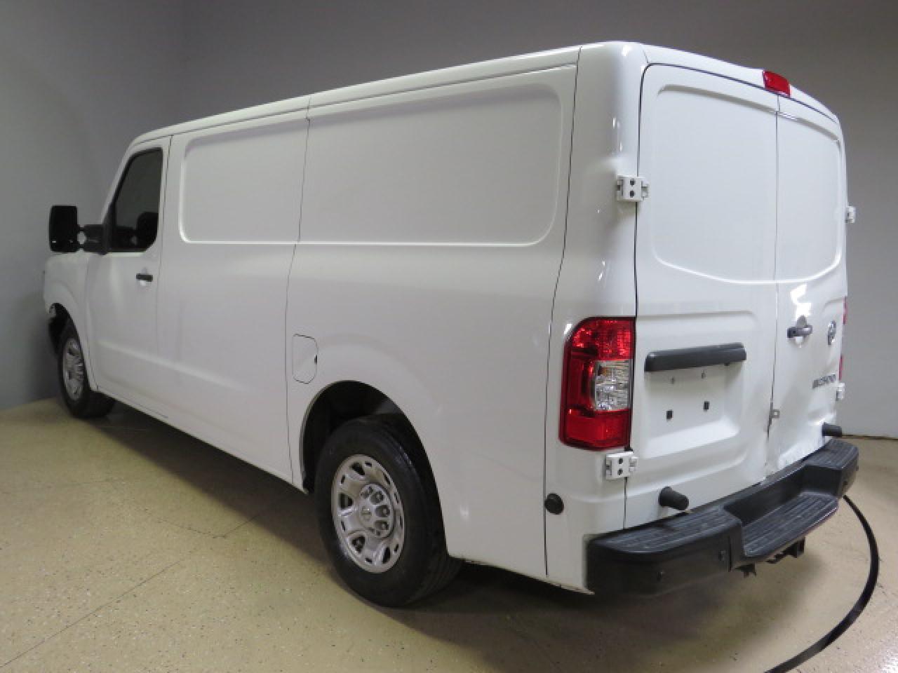 Photo 3 VIN: 1N6AF0KY2MN803792 - NISSAN NV 