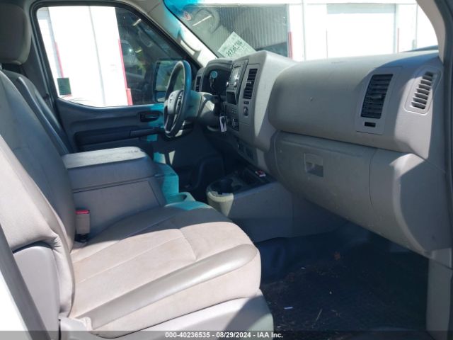 Photo 4 VIN: 1N6AF0KY4JN809833 - NISSAN NV 