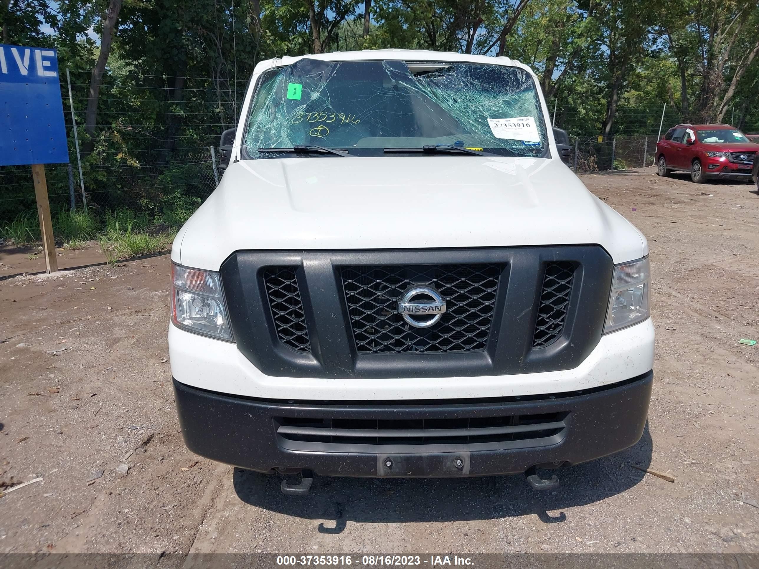 Photo 11 VIN: 1N6AF0KY7MN808504 - NISSAN NV 