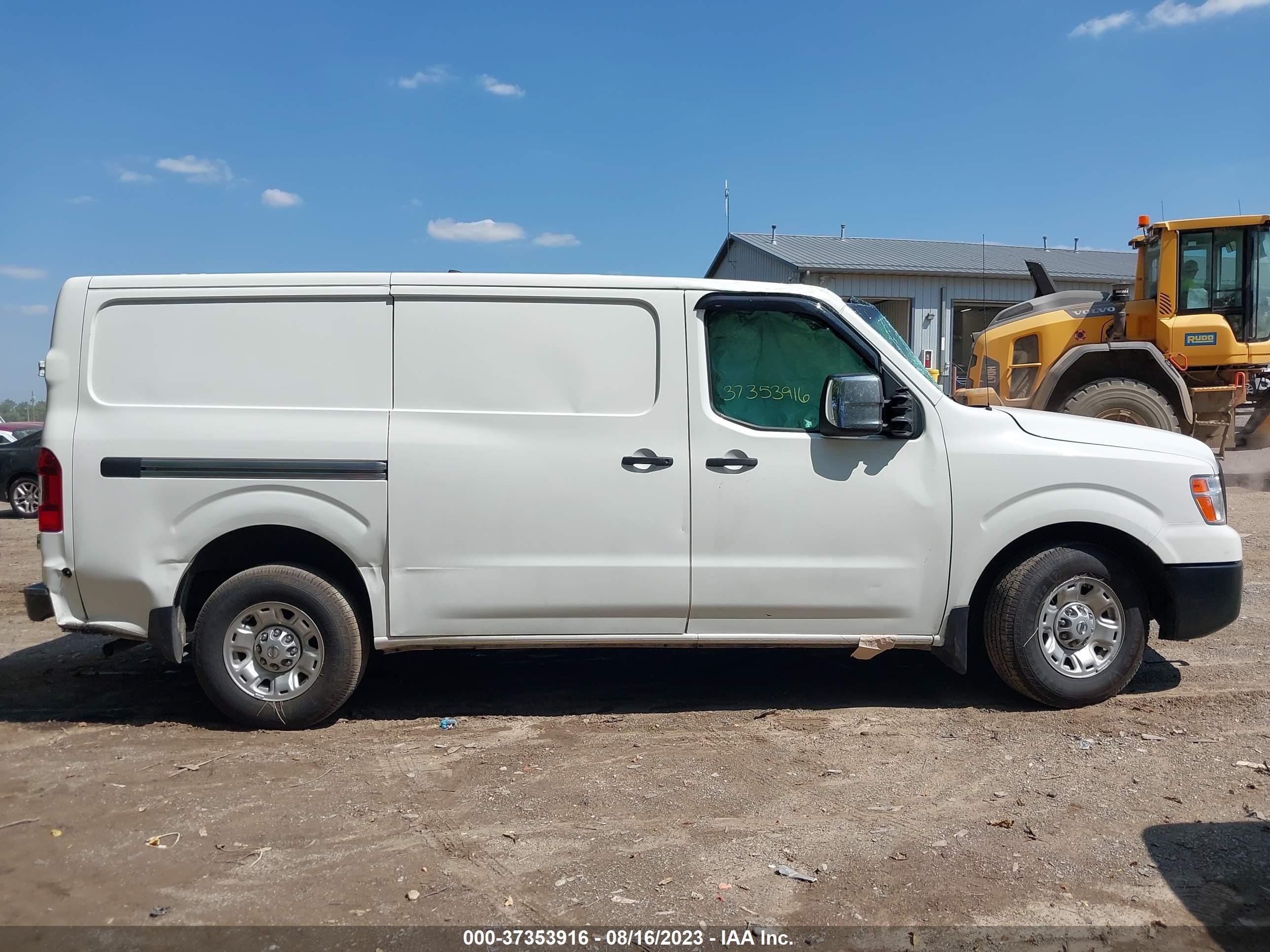 Photo 12 VIN: 1N6AF0KY7MN808504 - NISSAN NV 