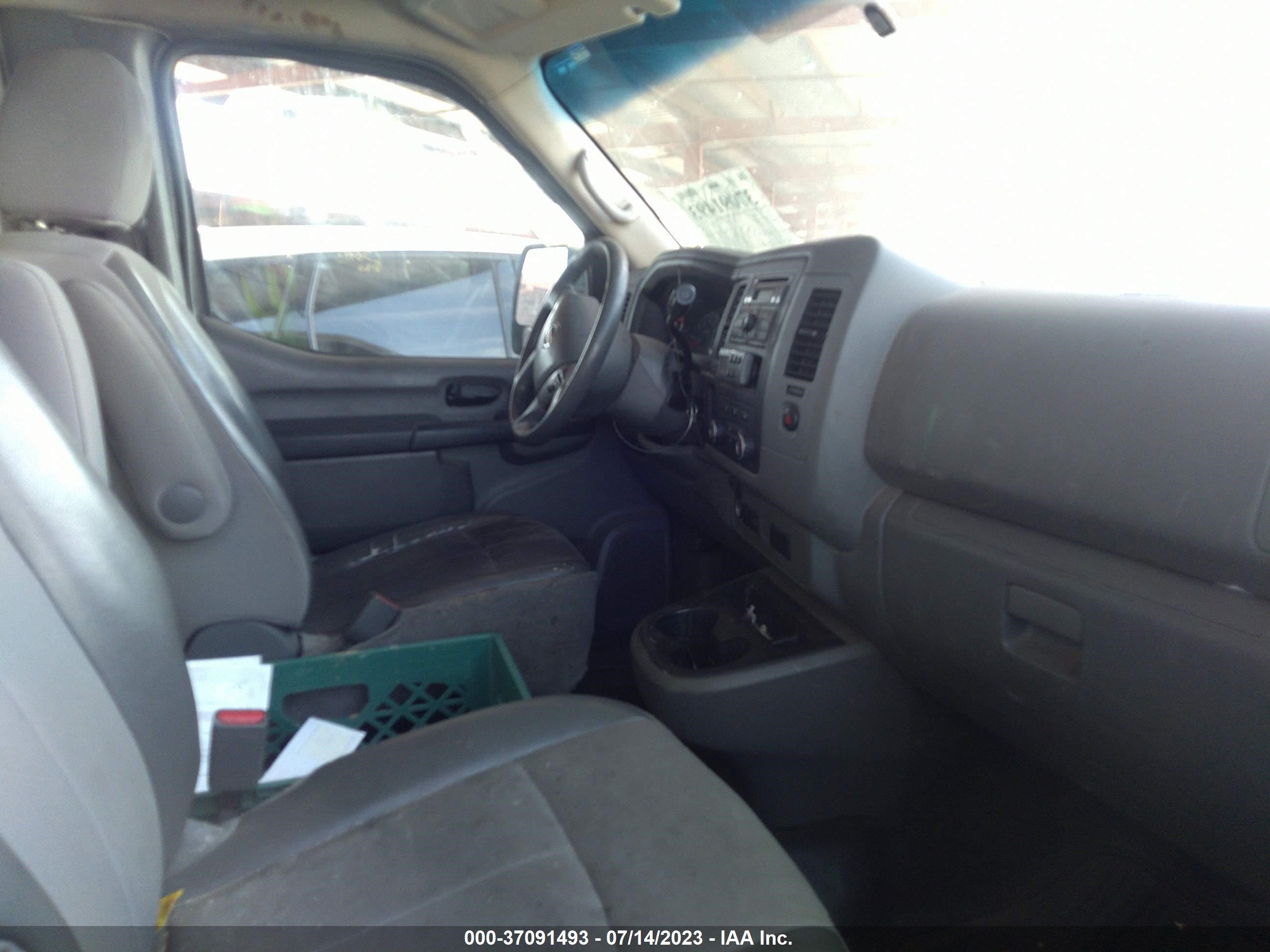 Photo 4 VIN: 1N6AF0KY8GN808824 - NISSAN NV 