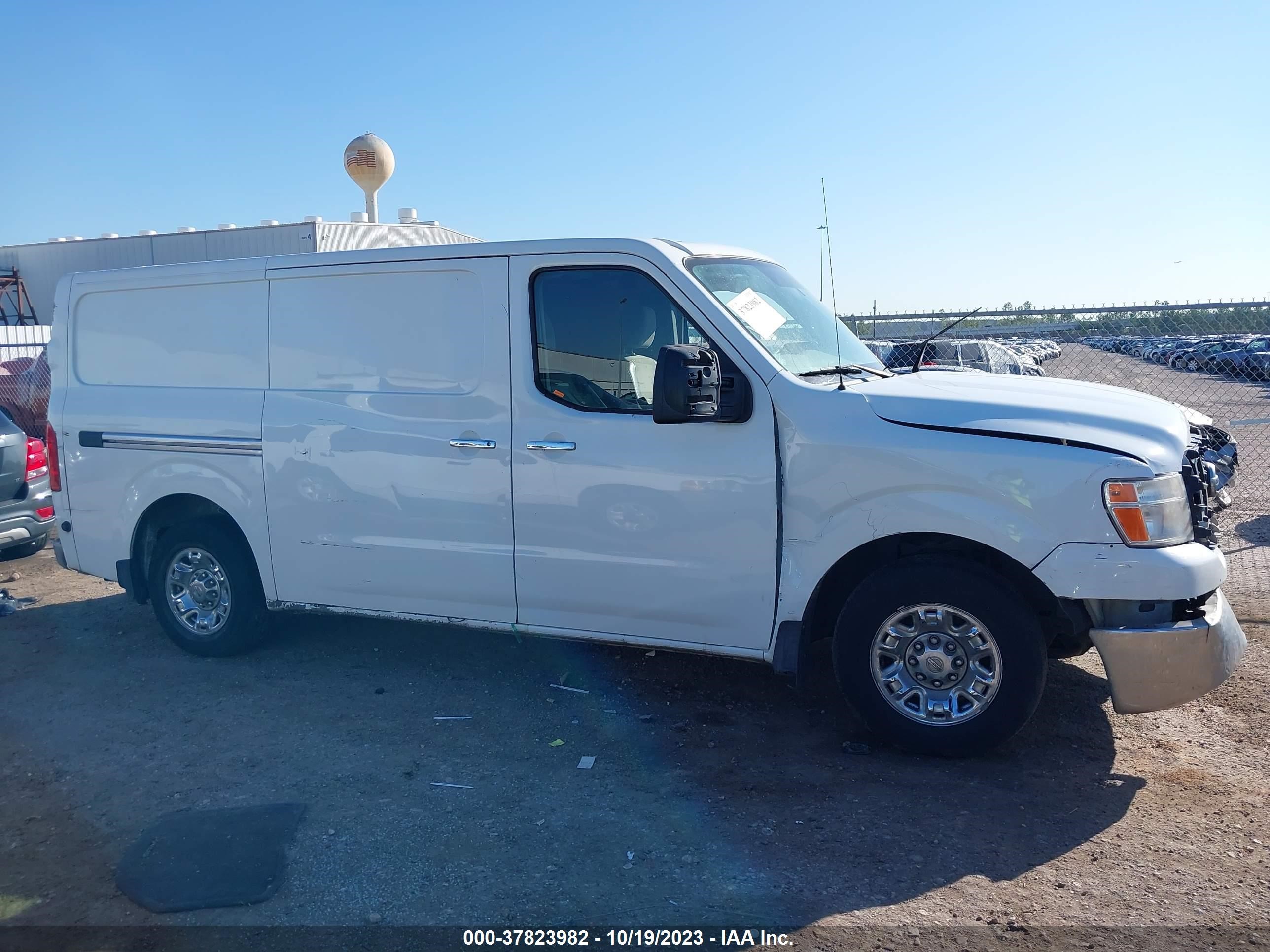 Photo 12 VIN: 1N6AF0KYXGN808467 - NISSAN NV 