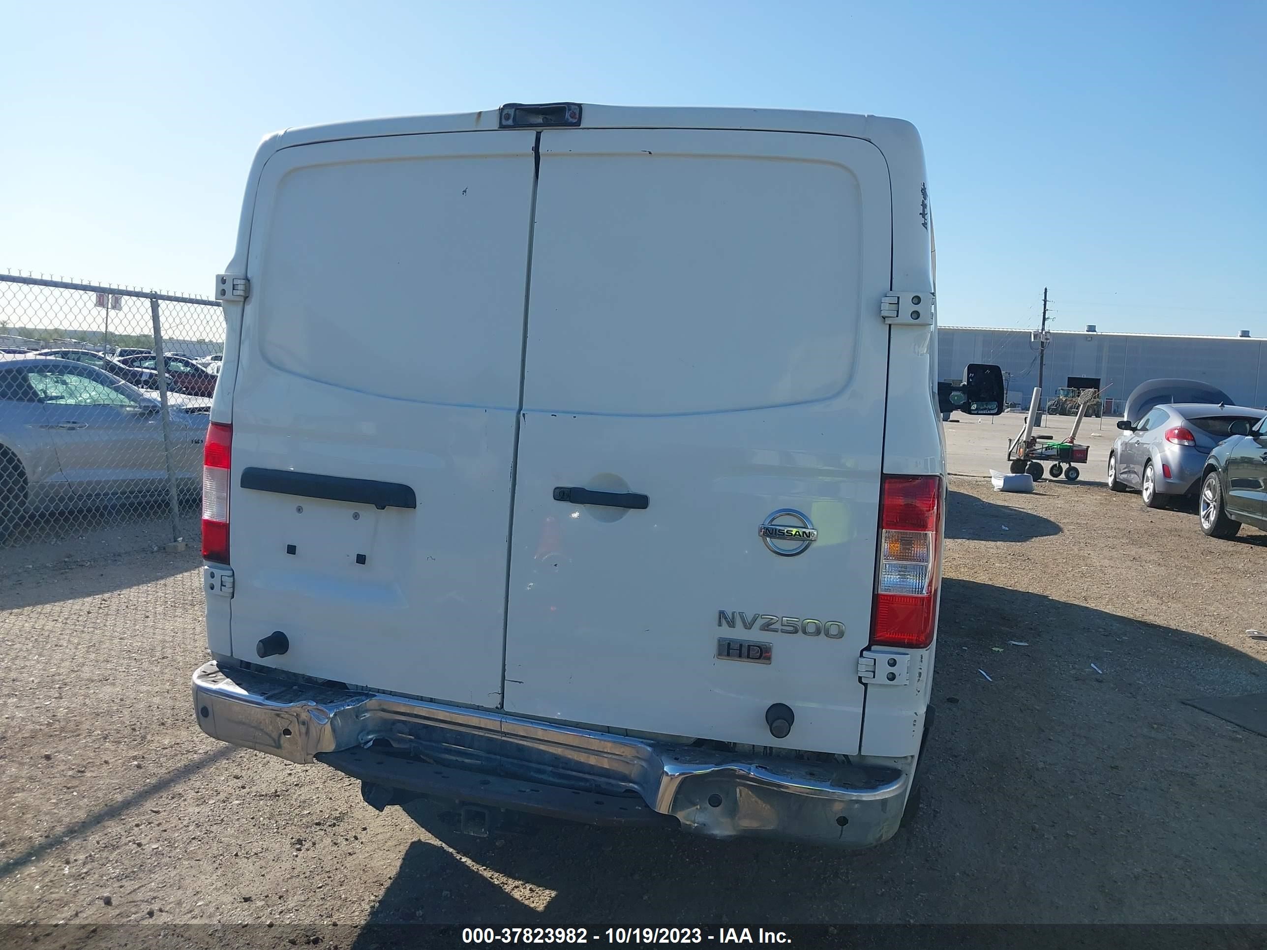 Photo 15 VIN: 1N6AF0KYXGN808467 - NISSAN NV 