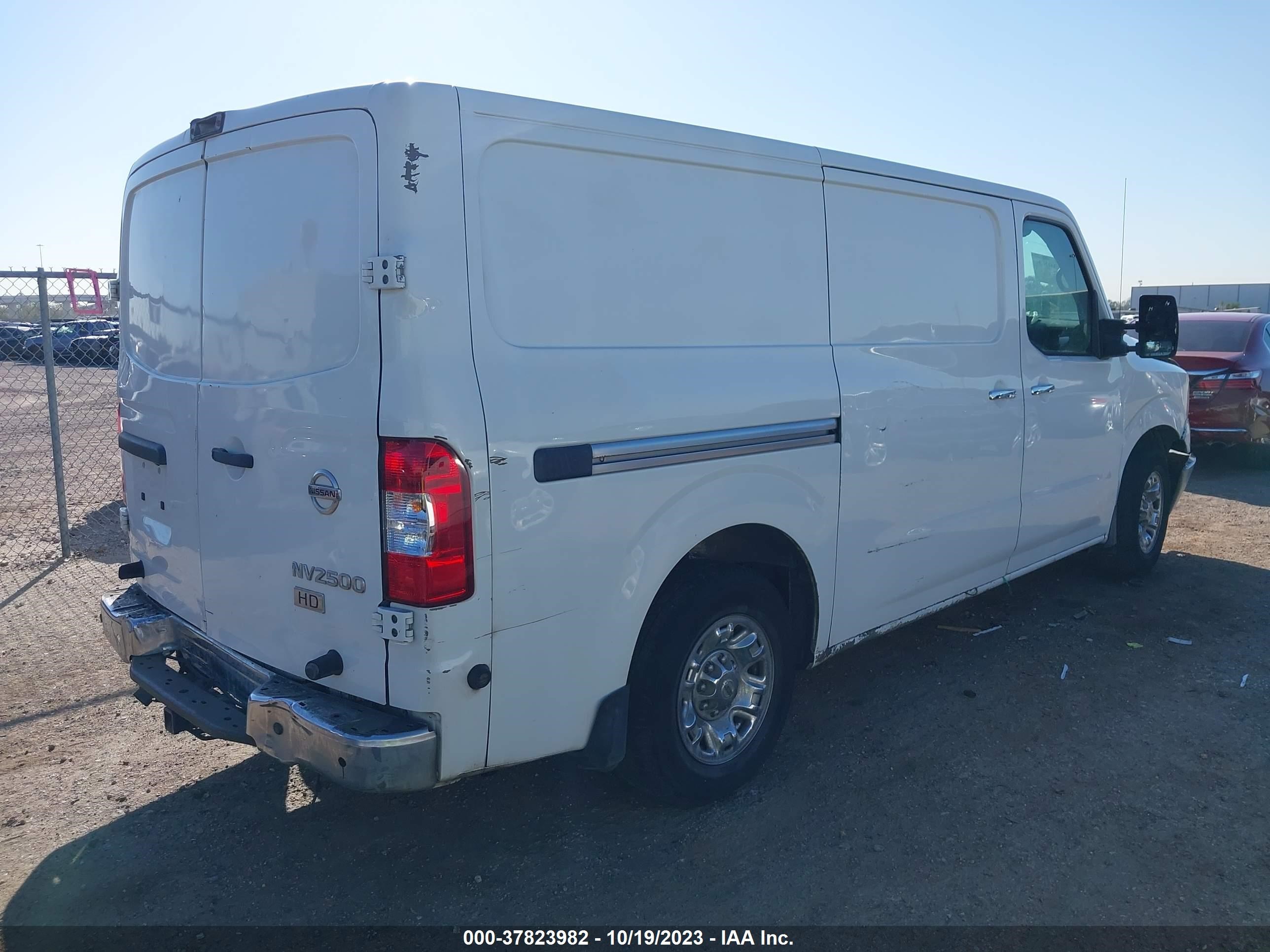 Photo 3 VIN: 1N6AF0KYXGN808467 - NISSAN NV 