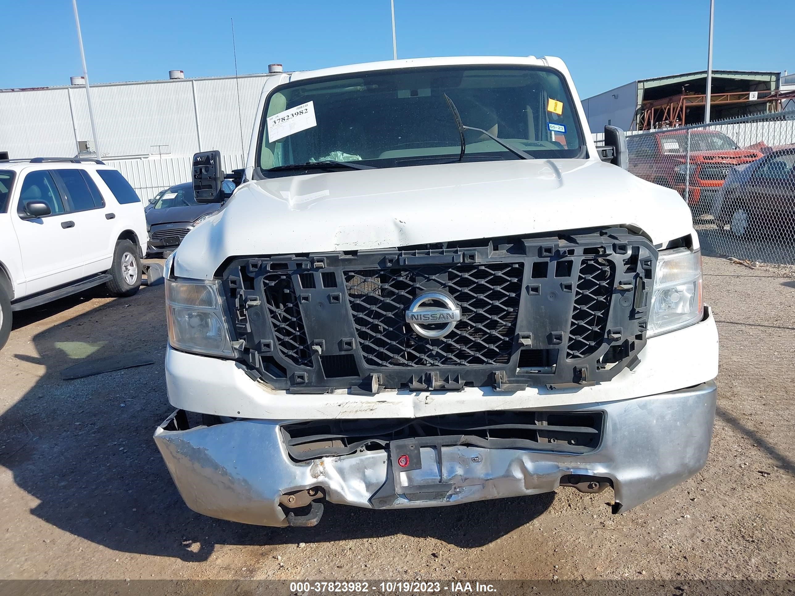 Photo 5 VIN: 1N6AF0KYXGN808467 - NISSAN NV 