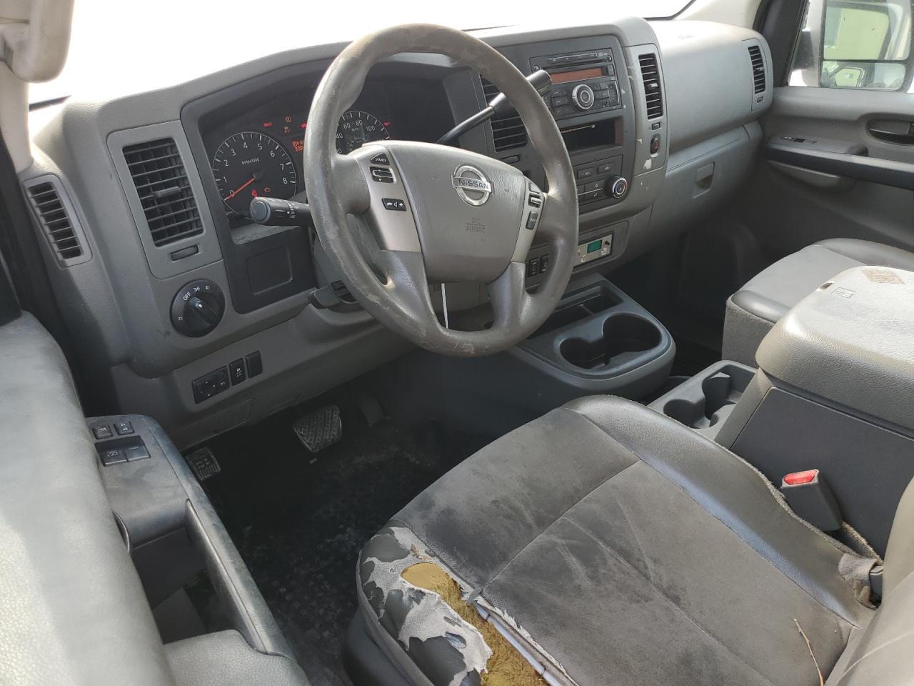 Photo 8 VIN: 1N6AF0LX8DN104270 - NISSAN NV 