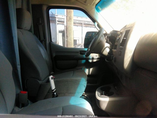 Photo 4 VIN: 1N6AF0LY2CN103980 - NISSAN NV 