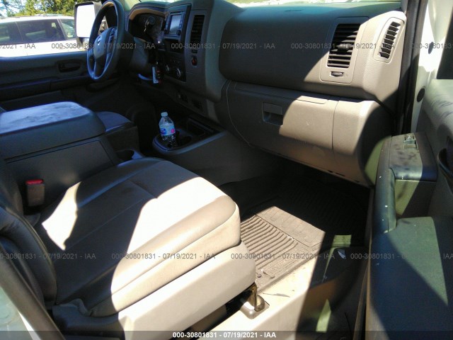 Photo 4 VIN: 1N6AF0LY4JN805330 - NISSAN NV CARGO 