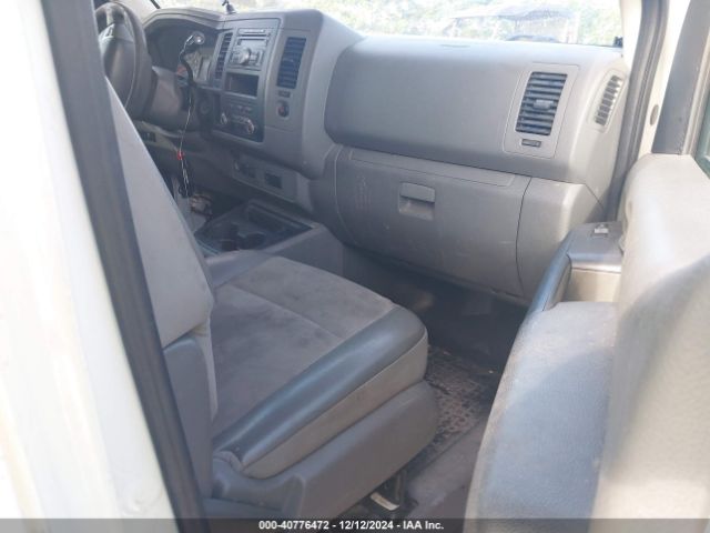 Photo 4 VIN: 1N6AF0LY5HN808005 - NISSAN NV 