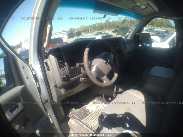 Photo 4 VIN: 1N6AF0LY7CN106969 - NISSAN NV 