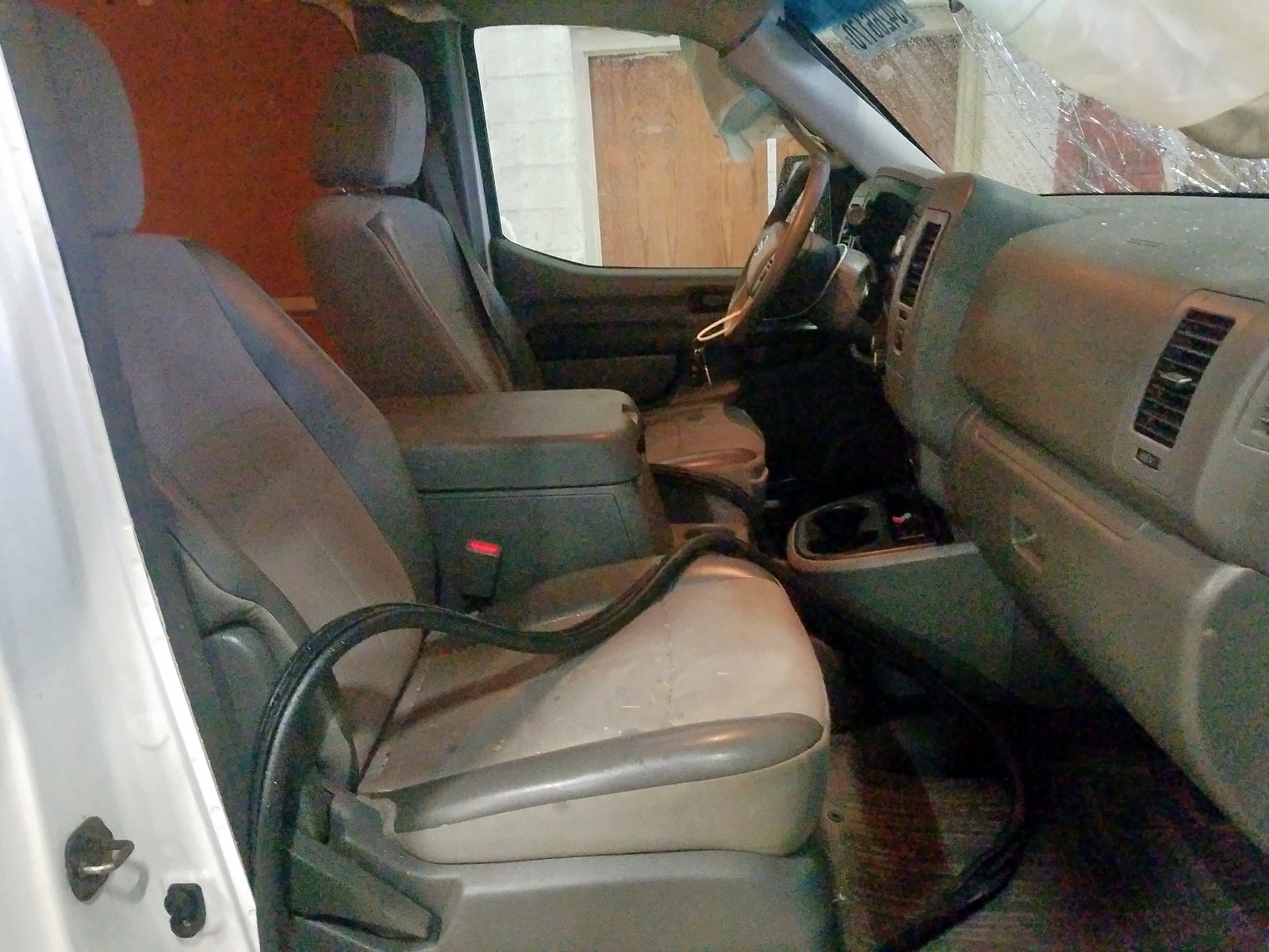 Photo 4 VIN: 1N6AF0LY9DN108739 - NISSAN NV 2500 