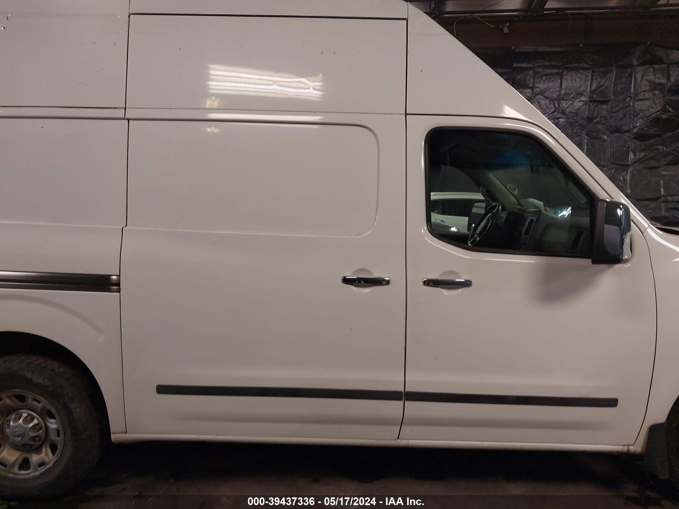 Photo 12 VIN: 1N6AF0LYXCN105640 - NISSAN NV 