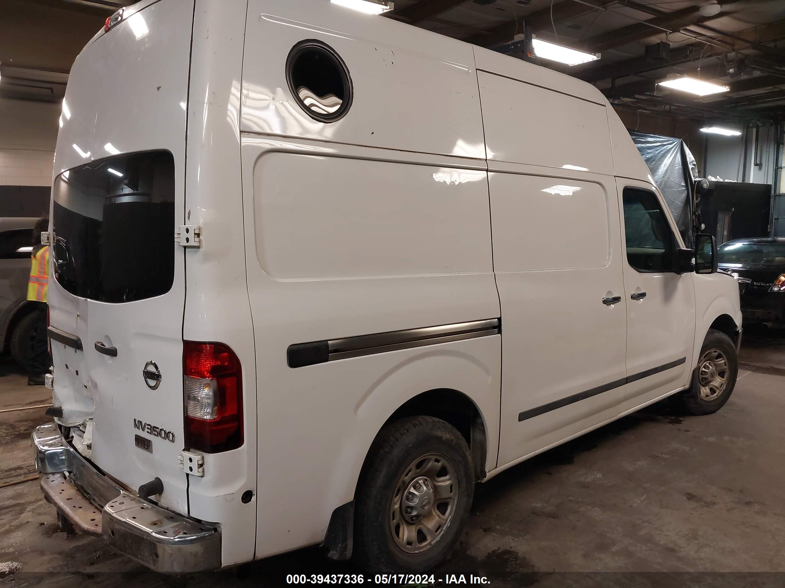 Photo 3 VIN: 1N6AF0LYXCN105640 - NISSAN NV 