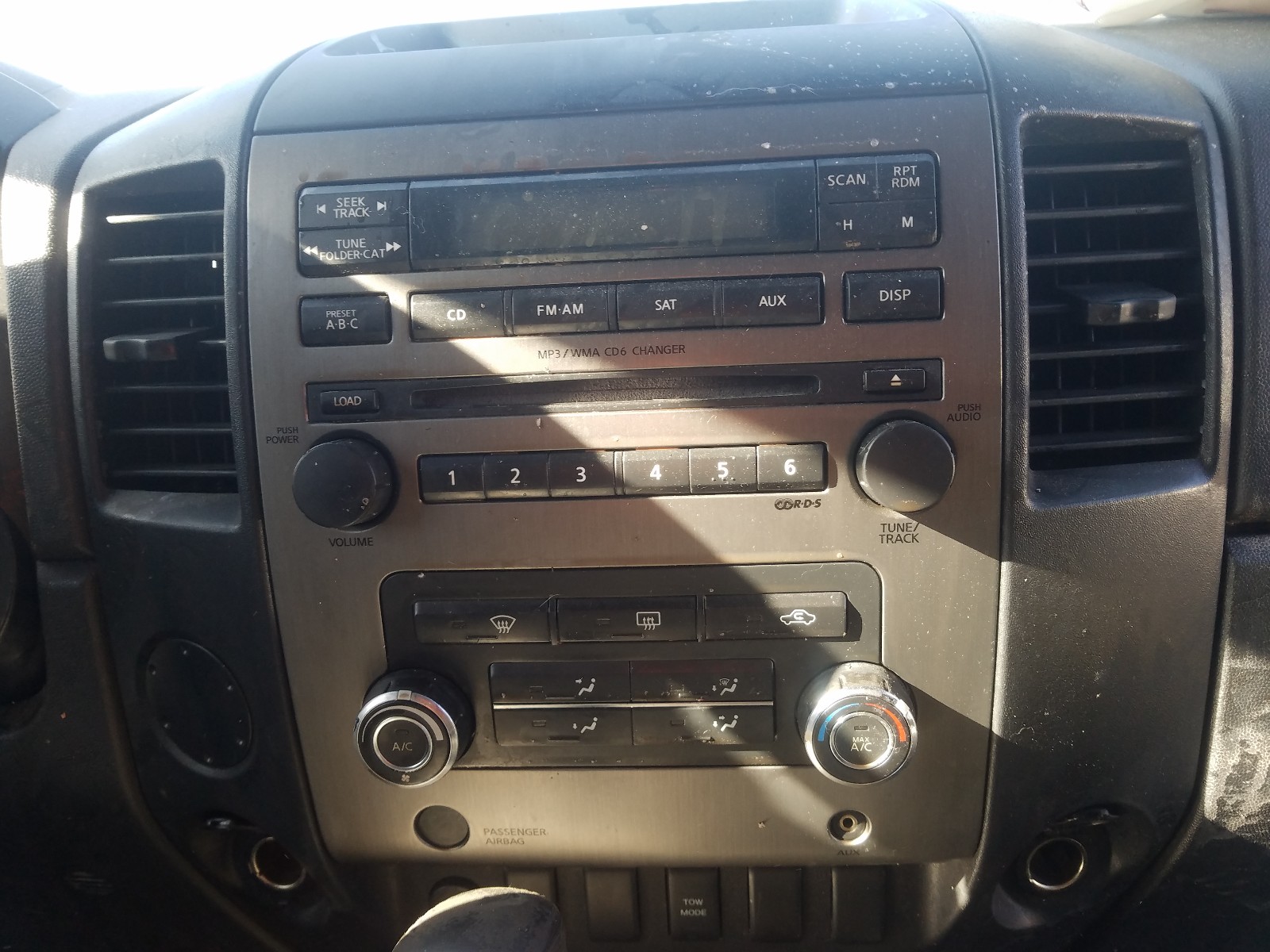 Photo 8 VIN: 1N6BA06AX8N302199 - NISSAN TITAN XE 