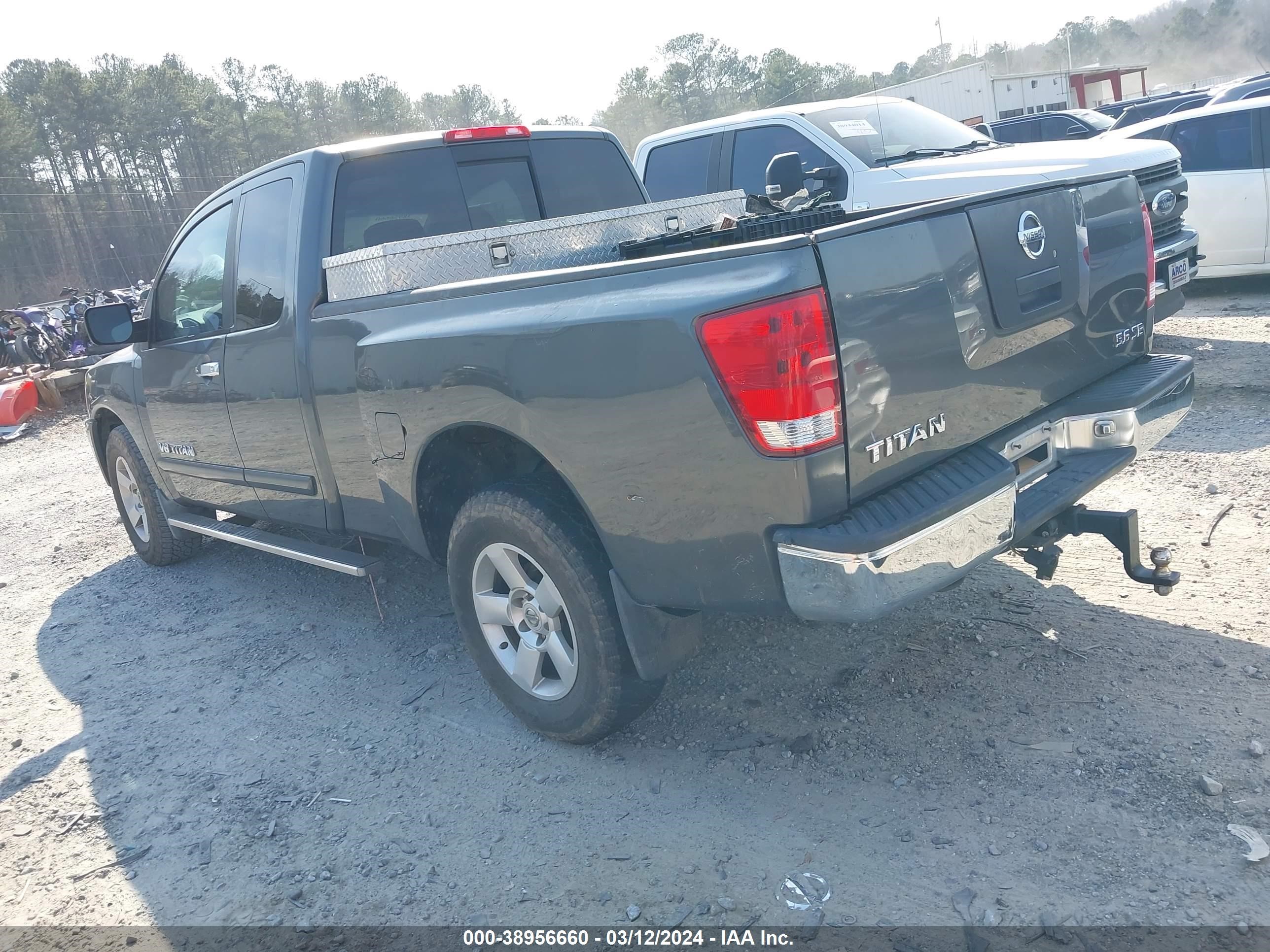 Photo 2 VIN: 1N6BA06B65N565570 - NISSAN TITAN 