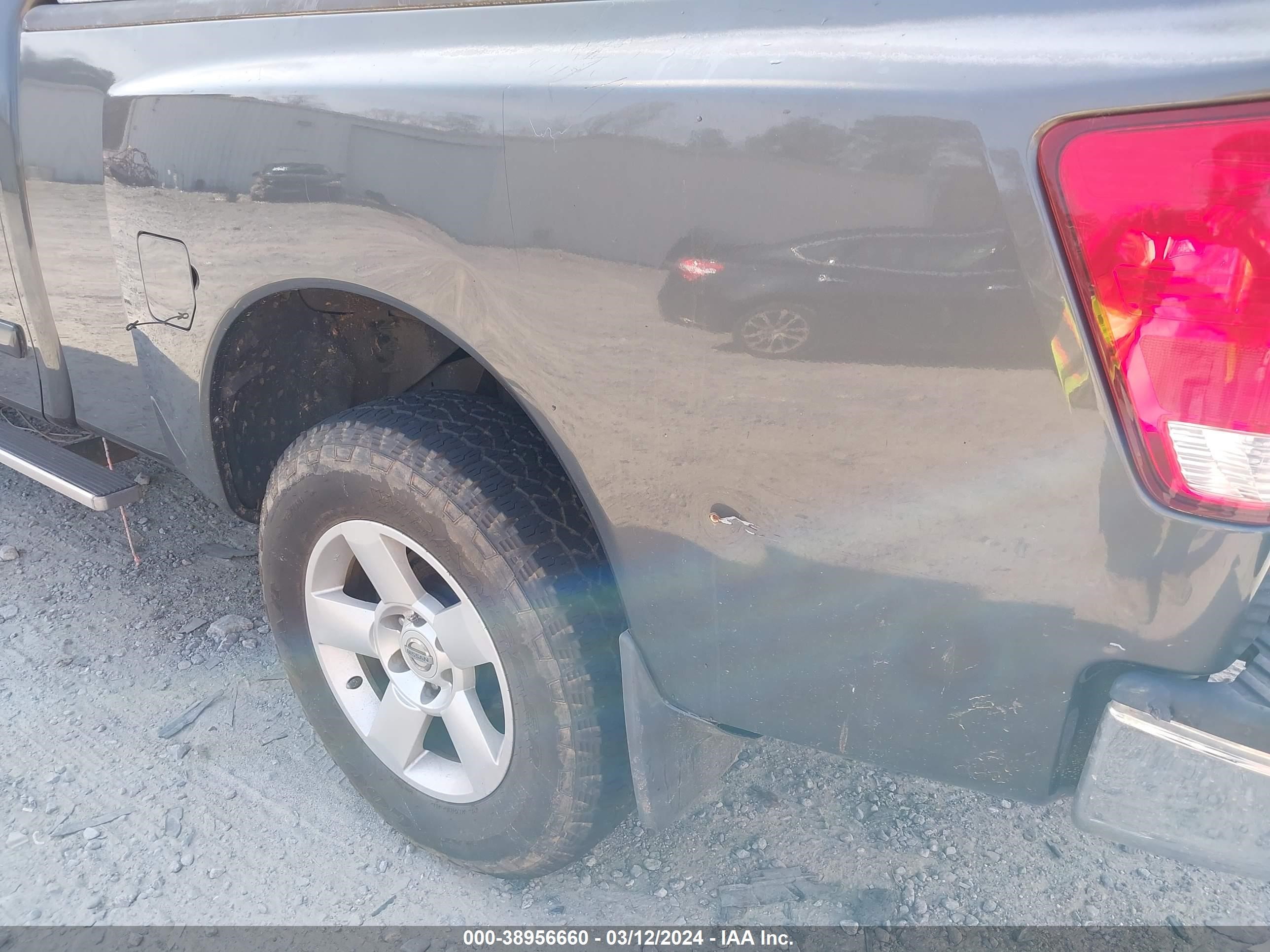 Photo 5 VIN: 1N6BA06B65N565570 - NISSAN TITAN 