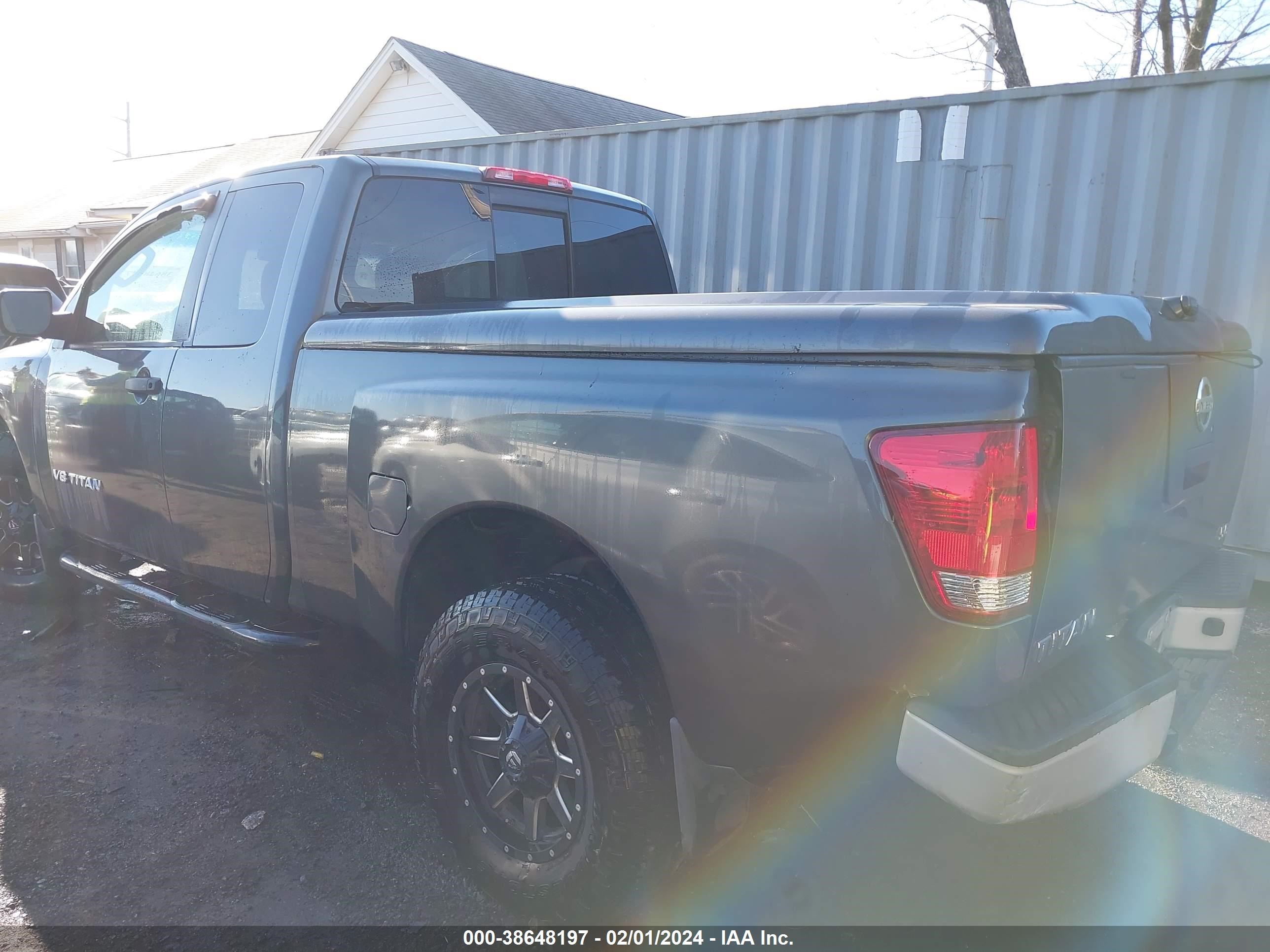 Photo 2 VIN: 1N6BA06B75N562015 - NISSAN TITAN 