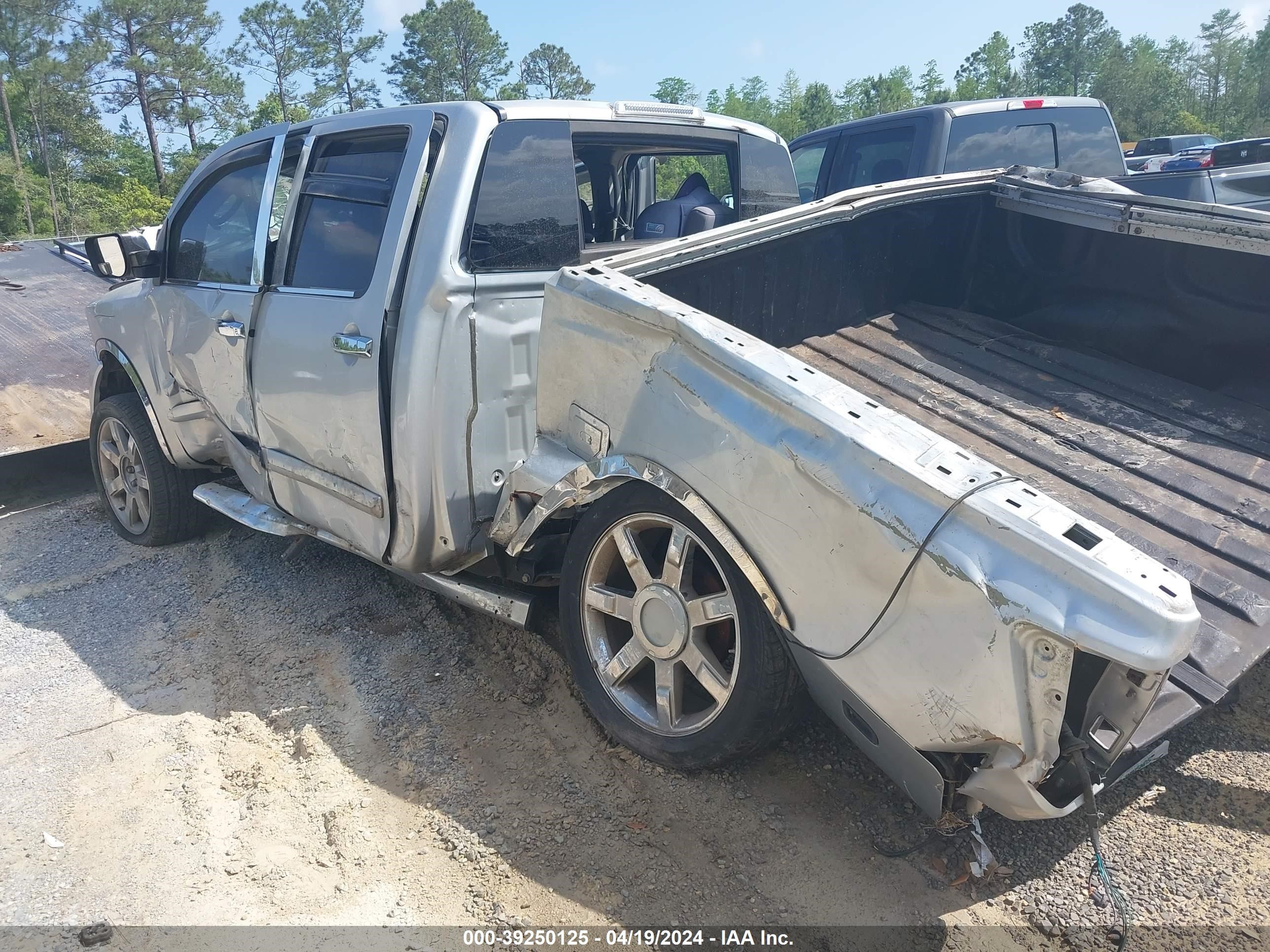 Photo 2 VIN: 1N6BA07A35N530474 - NISSAN TITAN 