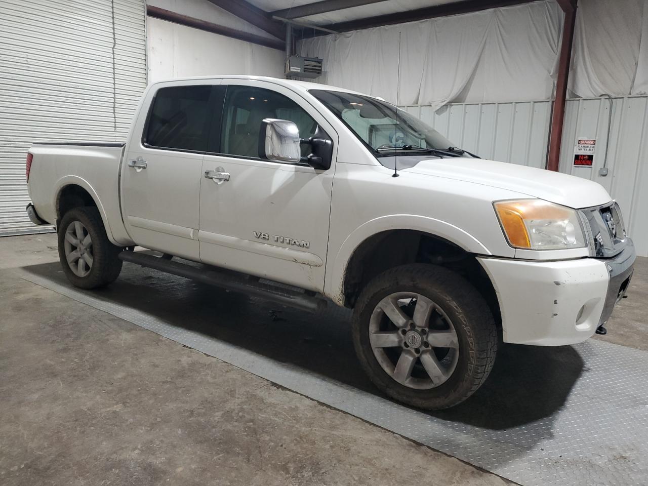 Photo 3 VIN: 1N6BA07C88N316859 - NISSAN TITAN 