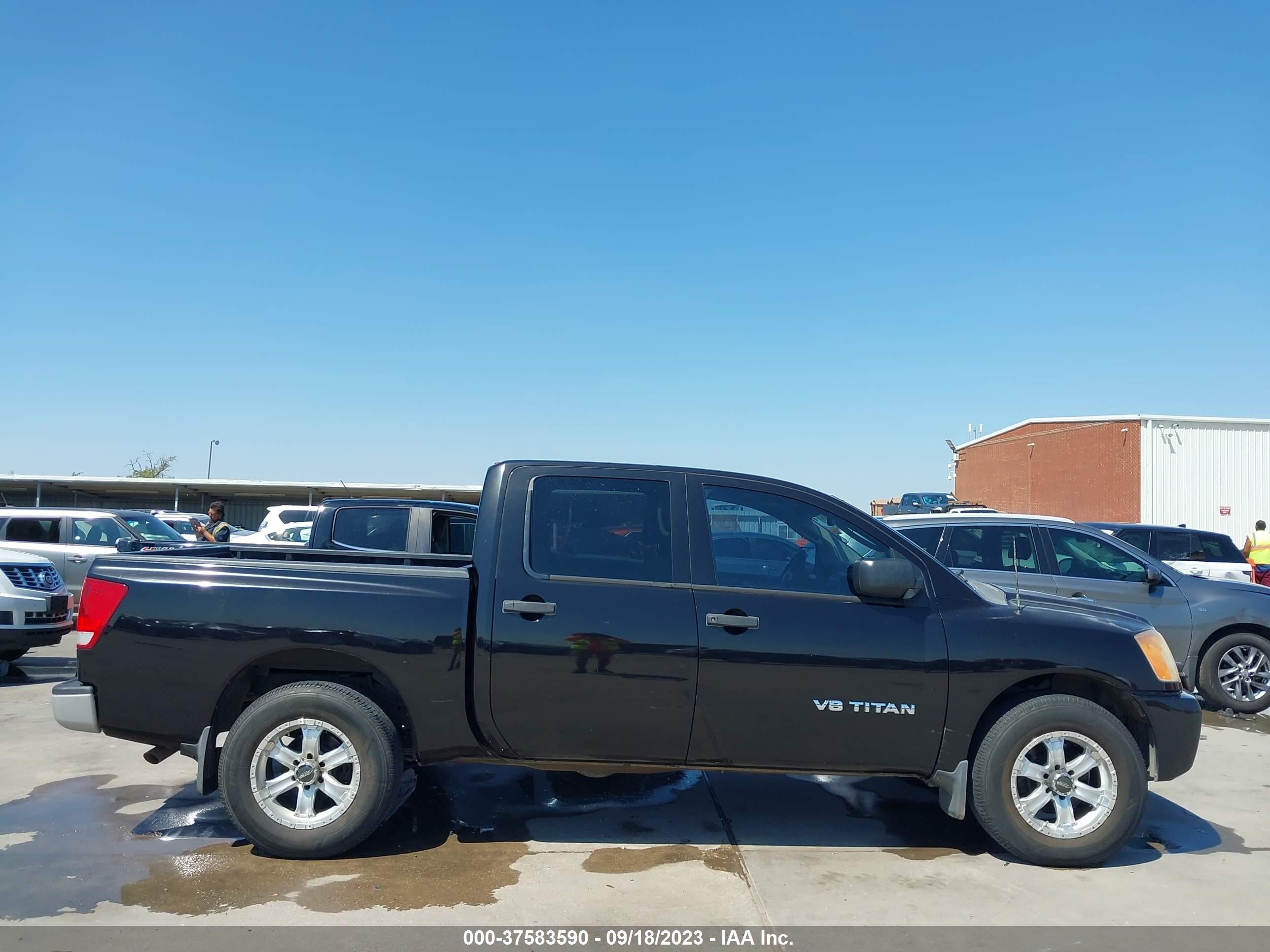 Photo 12 VIN: 1N6BA07D98N350589 - NISSAN TITAN 