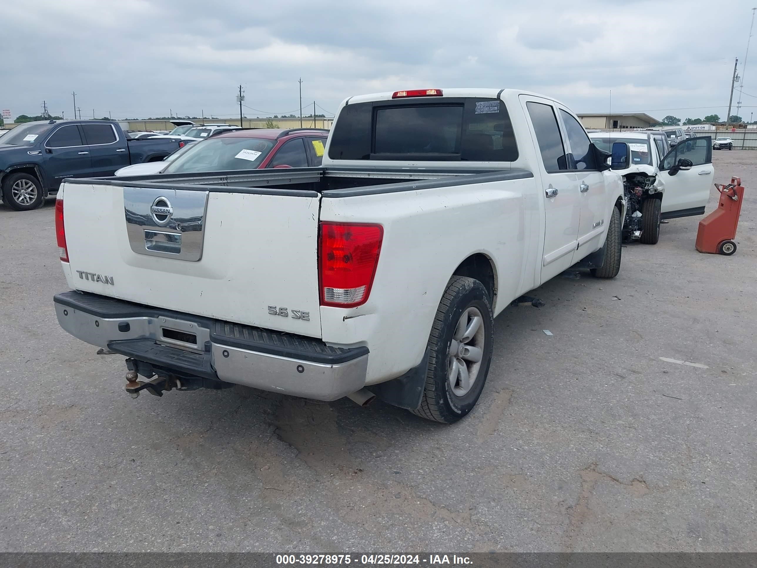 Photo 3 VIN: 1N6BA07G18N310338 - NISSAN TITAN 