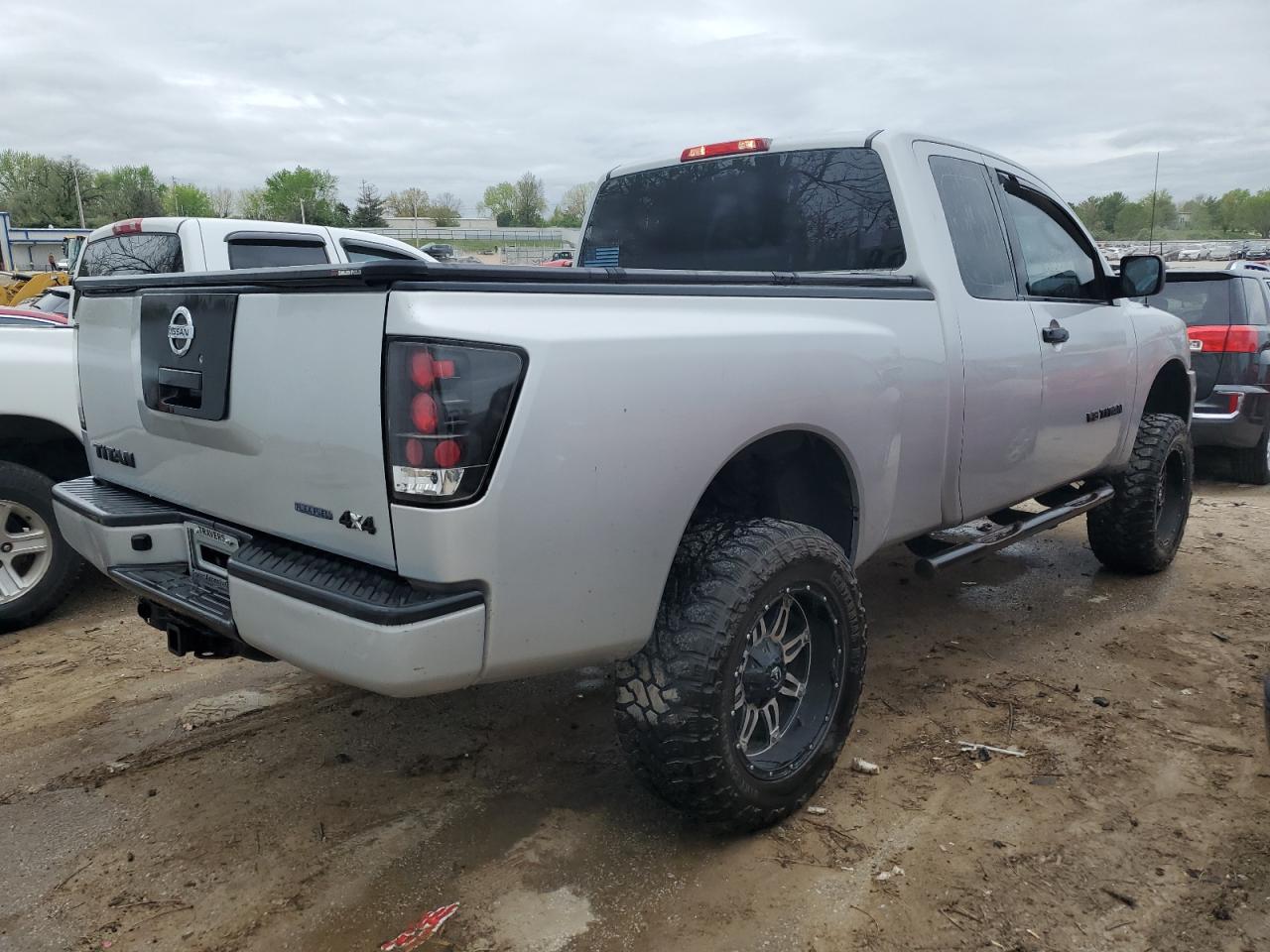 Photo 2 VIN: 1N6BA0CJ9BN318860 - NISSAN TITAN 