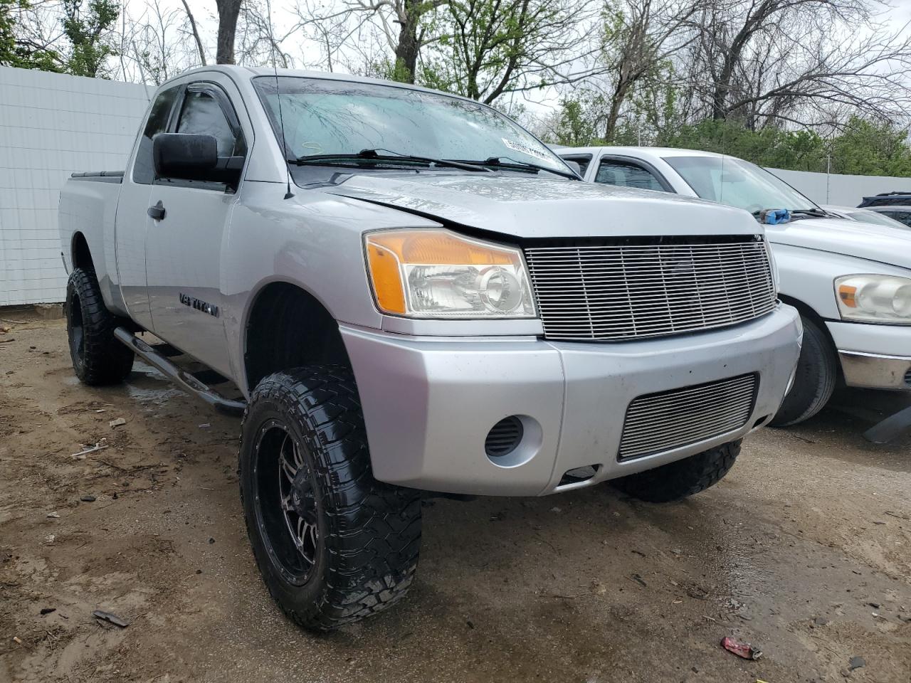 Photo 3 VIN: 1N6BA0CJ9BN318860 - NISSAN TITAN 