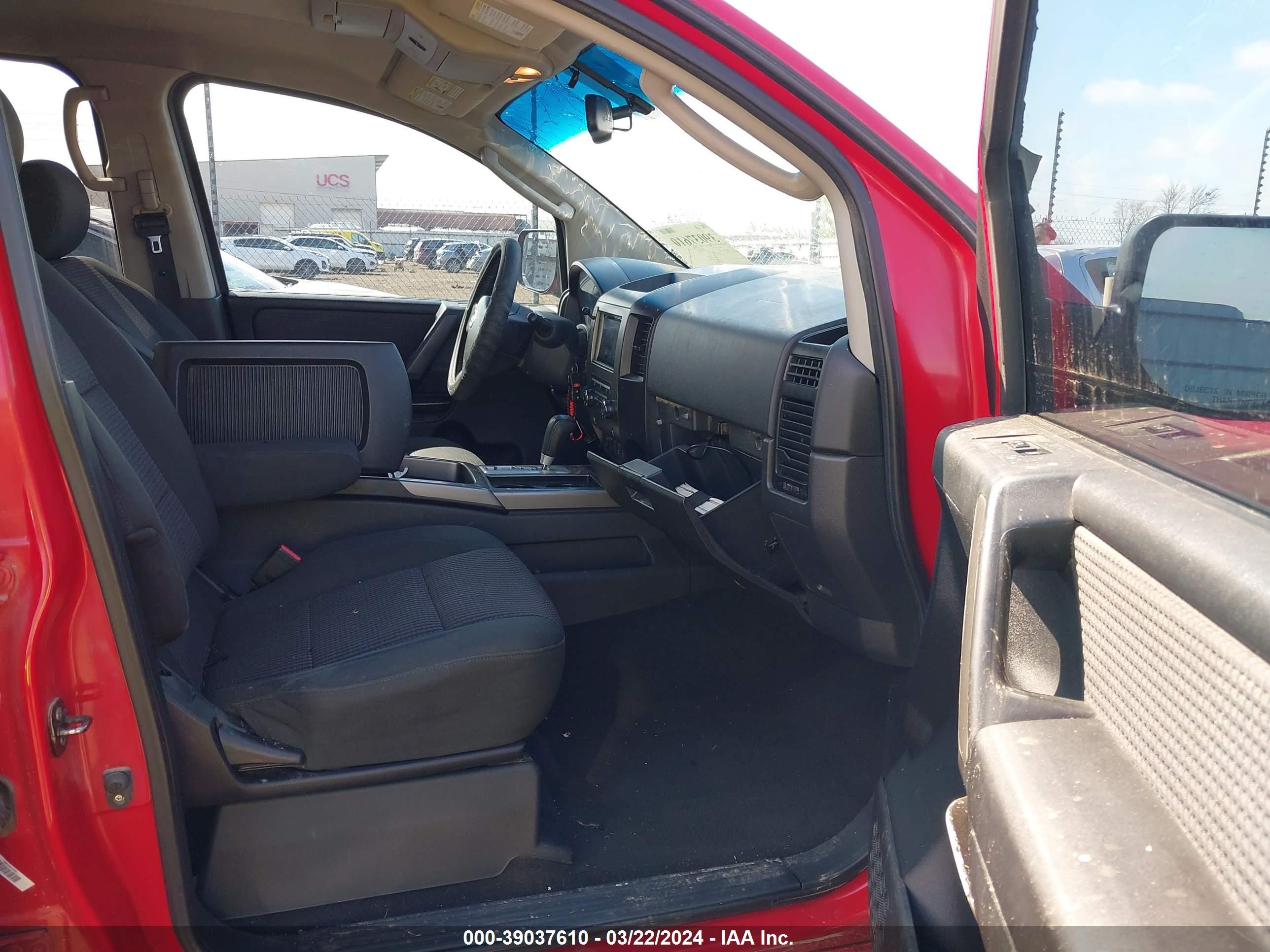 Photo 4 VIN: 1N6BA0EC0BN308880 - NISSAN TITAN 