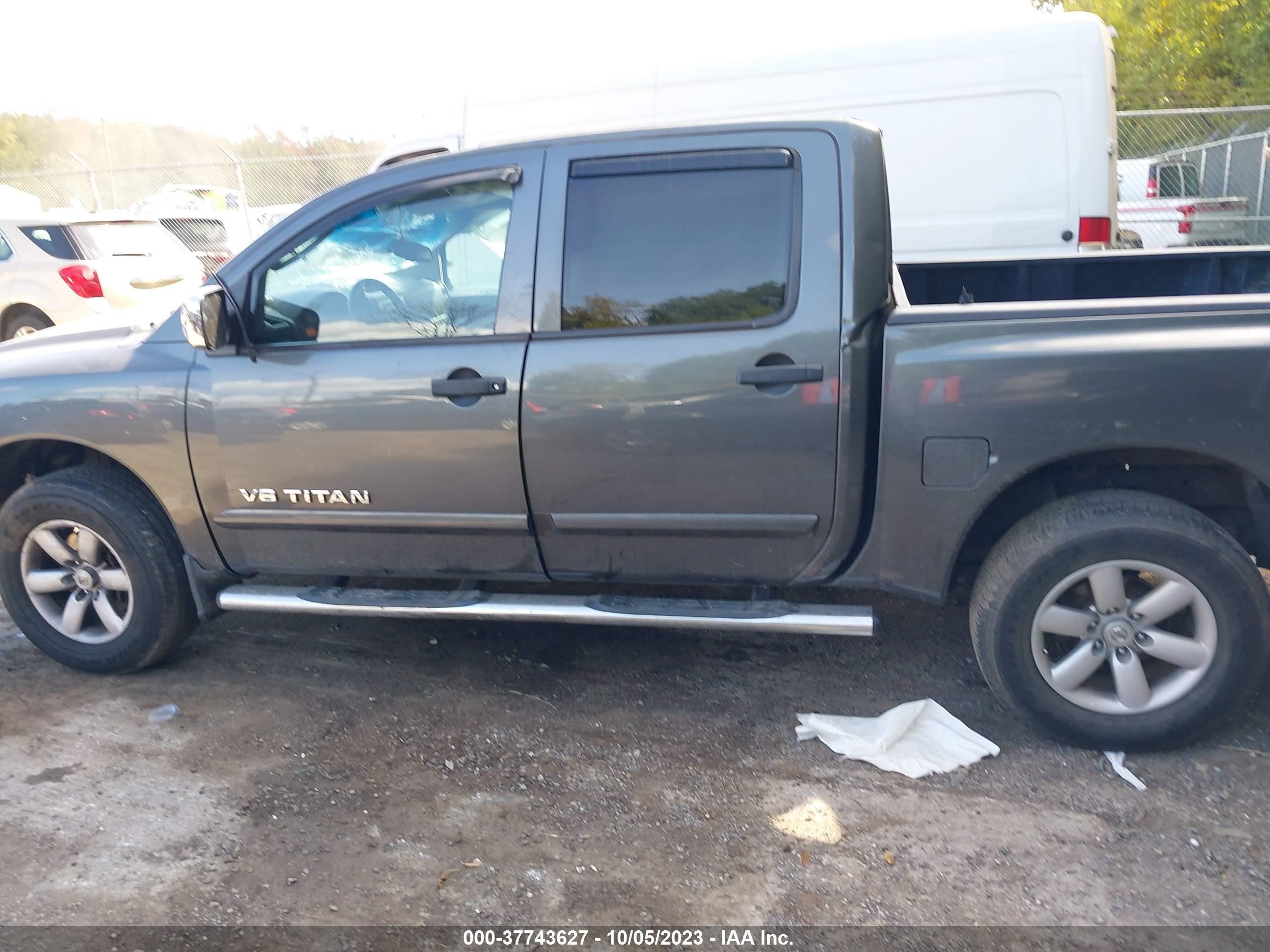 Photo 13 VIN: 1N6BA0EC3BN326001 - NISSAN TITAN 