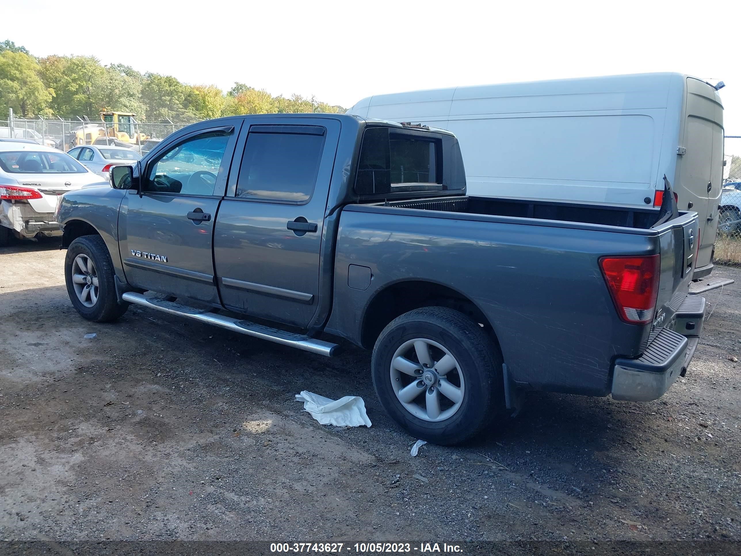 Photo 2 VIN: 1N6BA0EC3BN326001 - NISSAN TITAN 