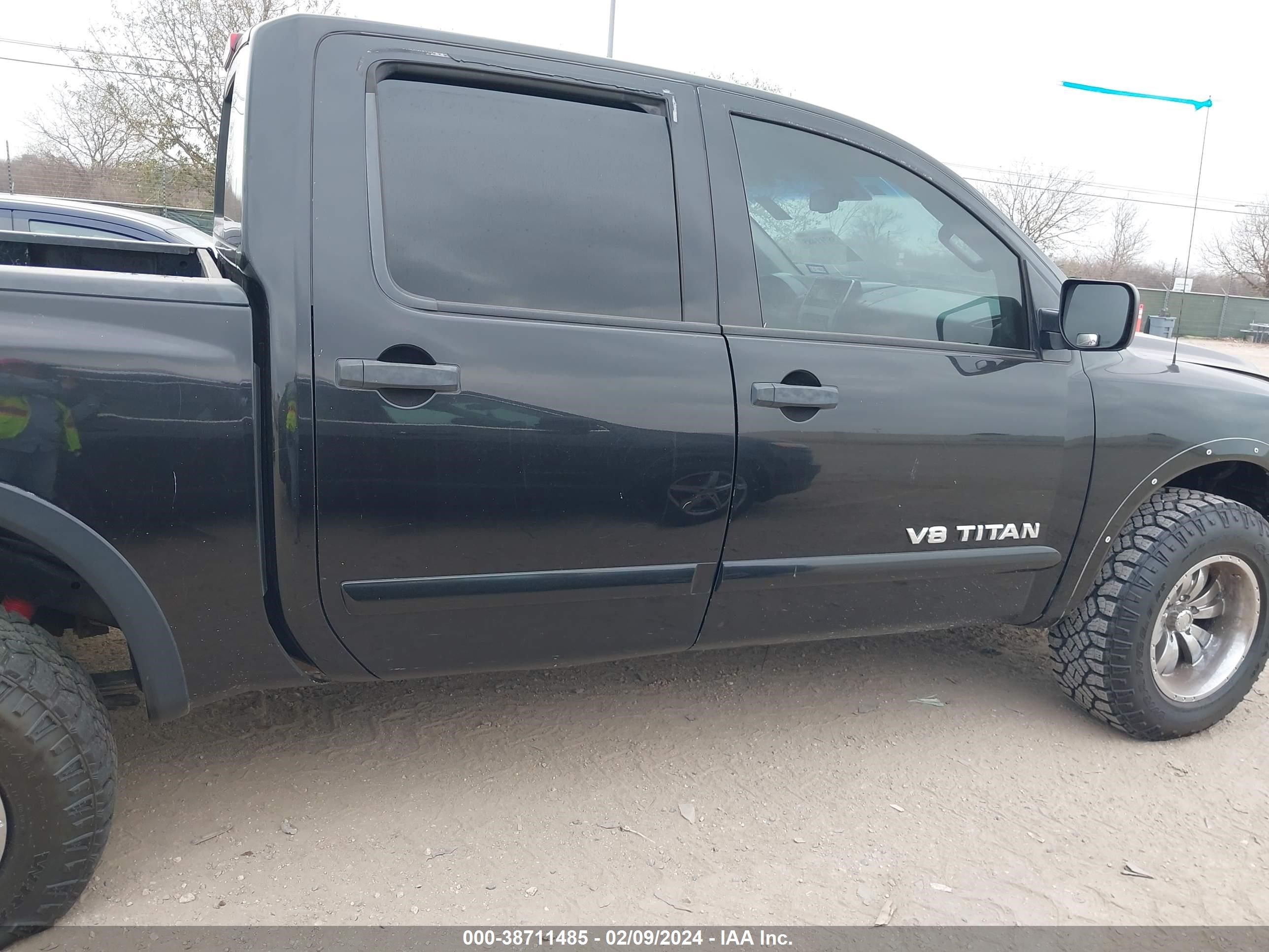 Photo 12 VIN: 1N6BA0EC3EN503103 - NISSAN TITAN 