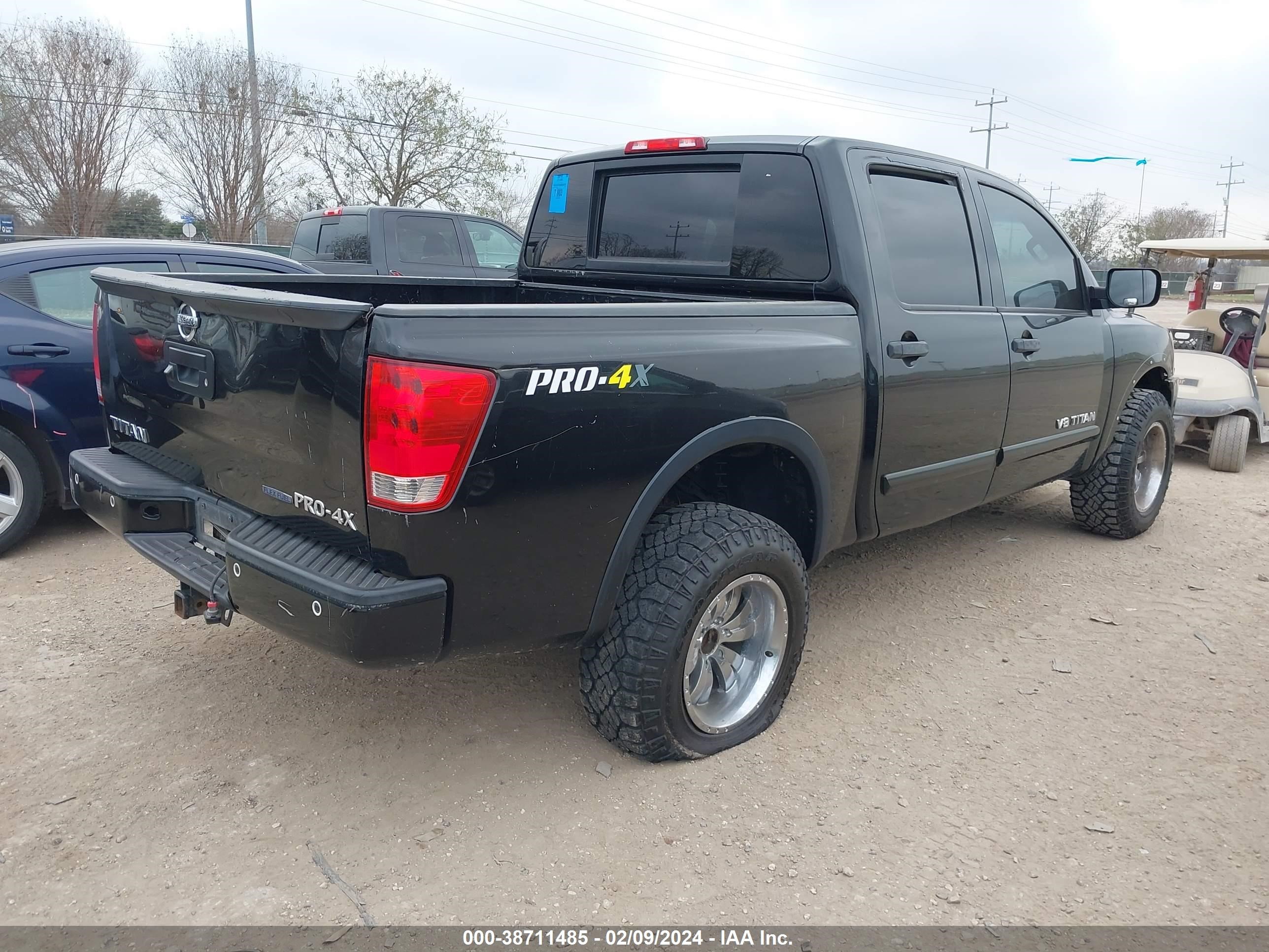 Photo 3 VIN: 1N6BA0EC3EN503103 - NISSAN TITAN 