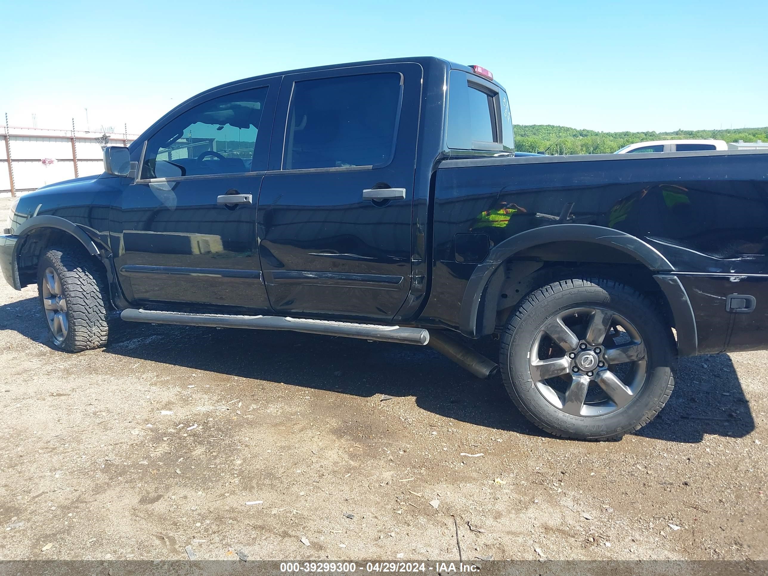 Photo 13 VIN: 1N6BA0EC5FN508059 - NISSAN TITAN 