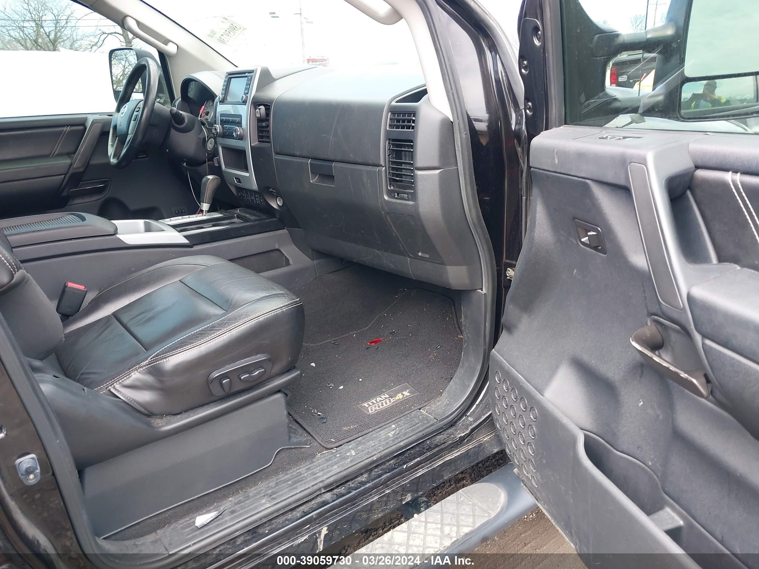 Photo 4 VIN: 1N6BA0EC9DN313997 - NISSAN TITAN 