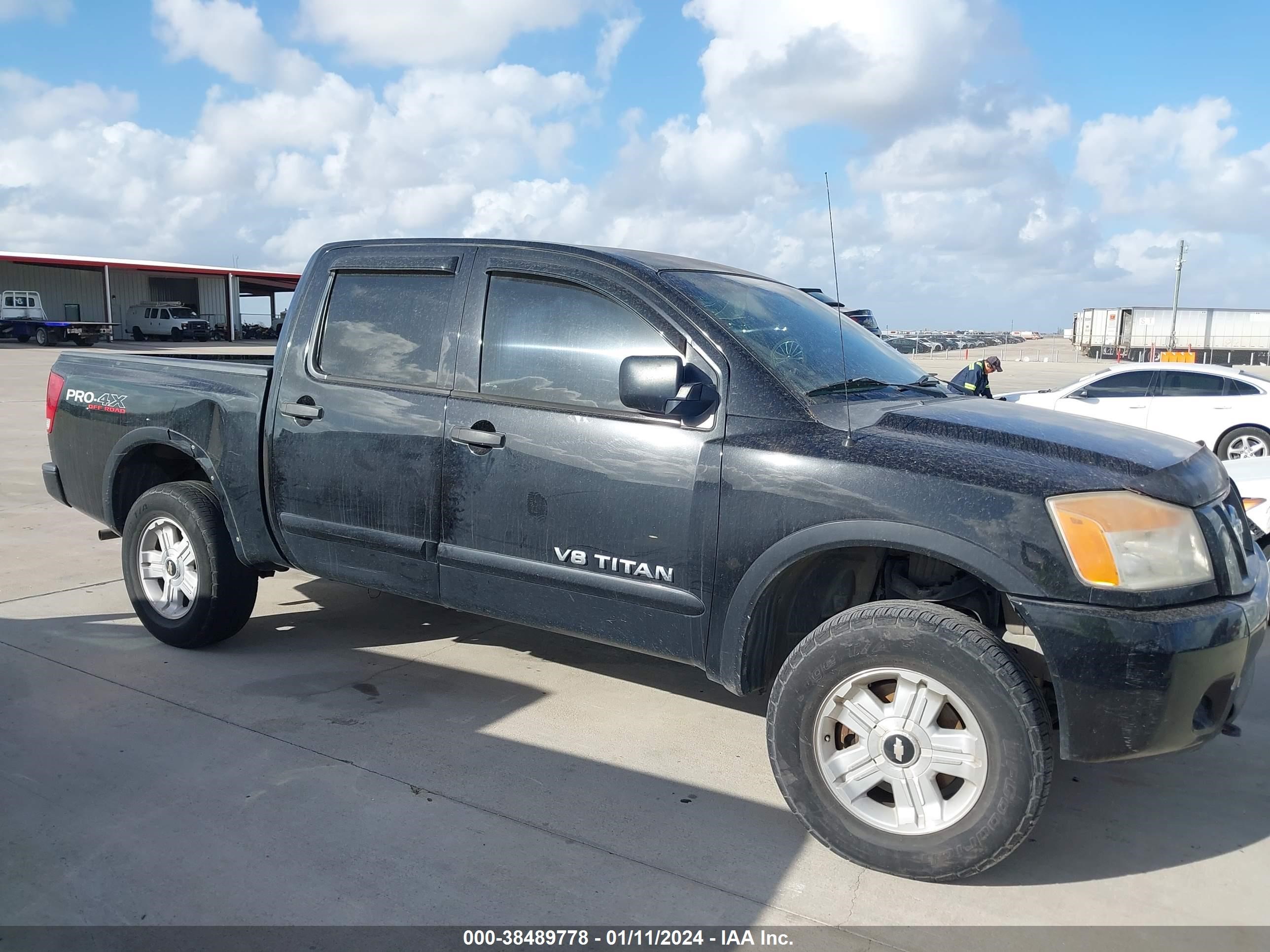 Photo 11 VIN: 1N6BA0ECXBN304965 - NISSAN TITAN 