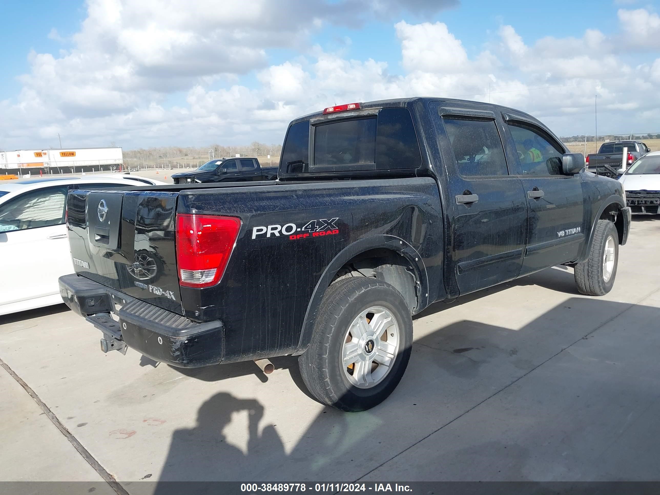 Photo 3 VIN: 1N6BA0ECXBN304965 - NISSAN TITAN 