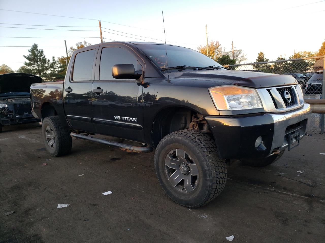 Photo 3 VIN: 1N6BA0ECXCN303607 - NISSAN TITAN 