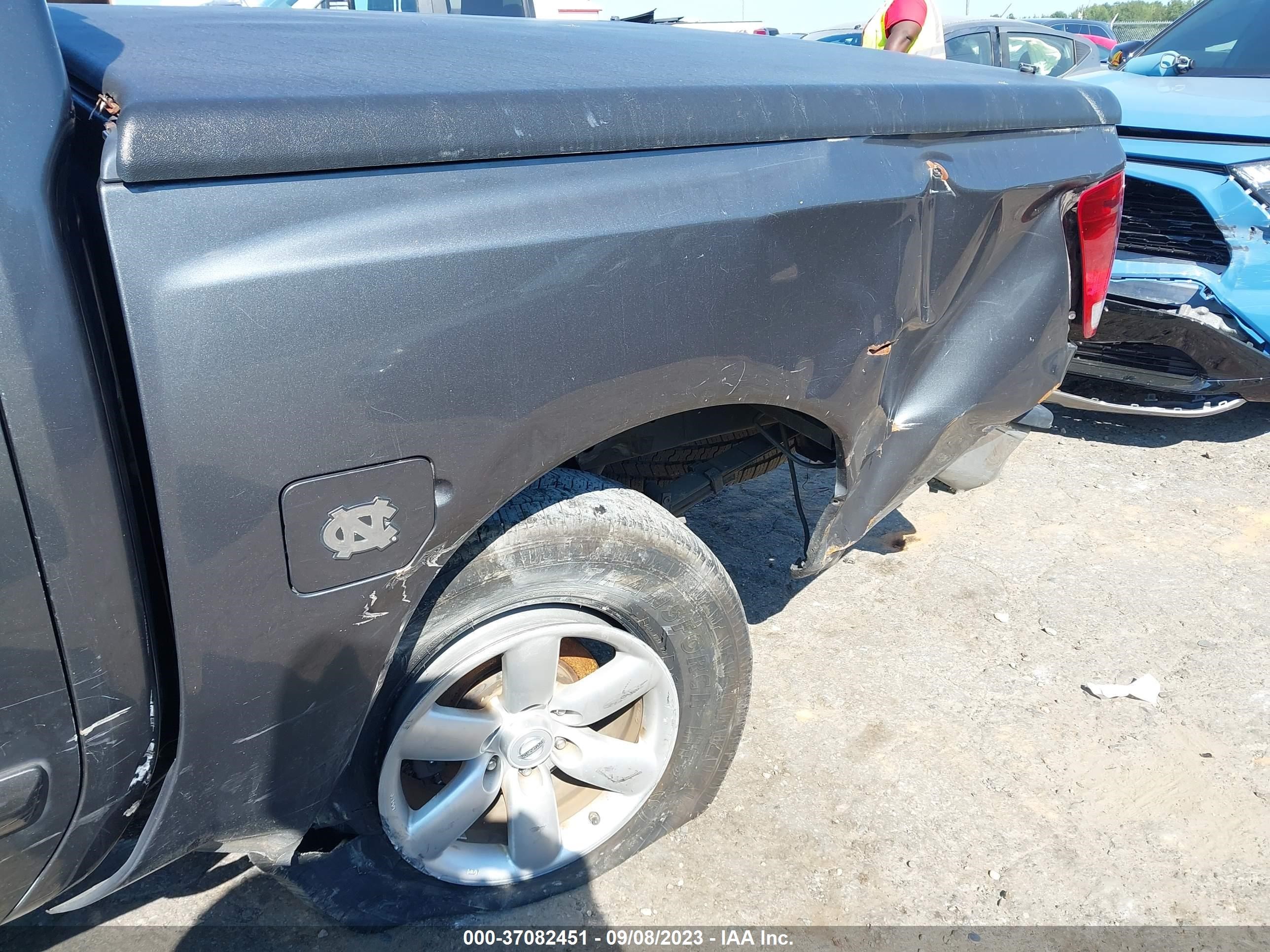 Photo 5 VIN: 1N6BA0ED1AN317966 - NISSAN TITAN 