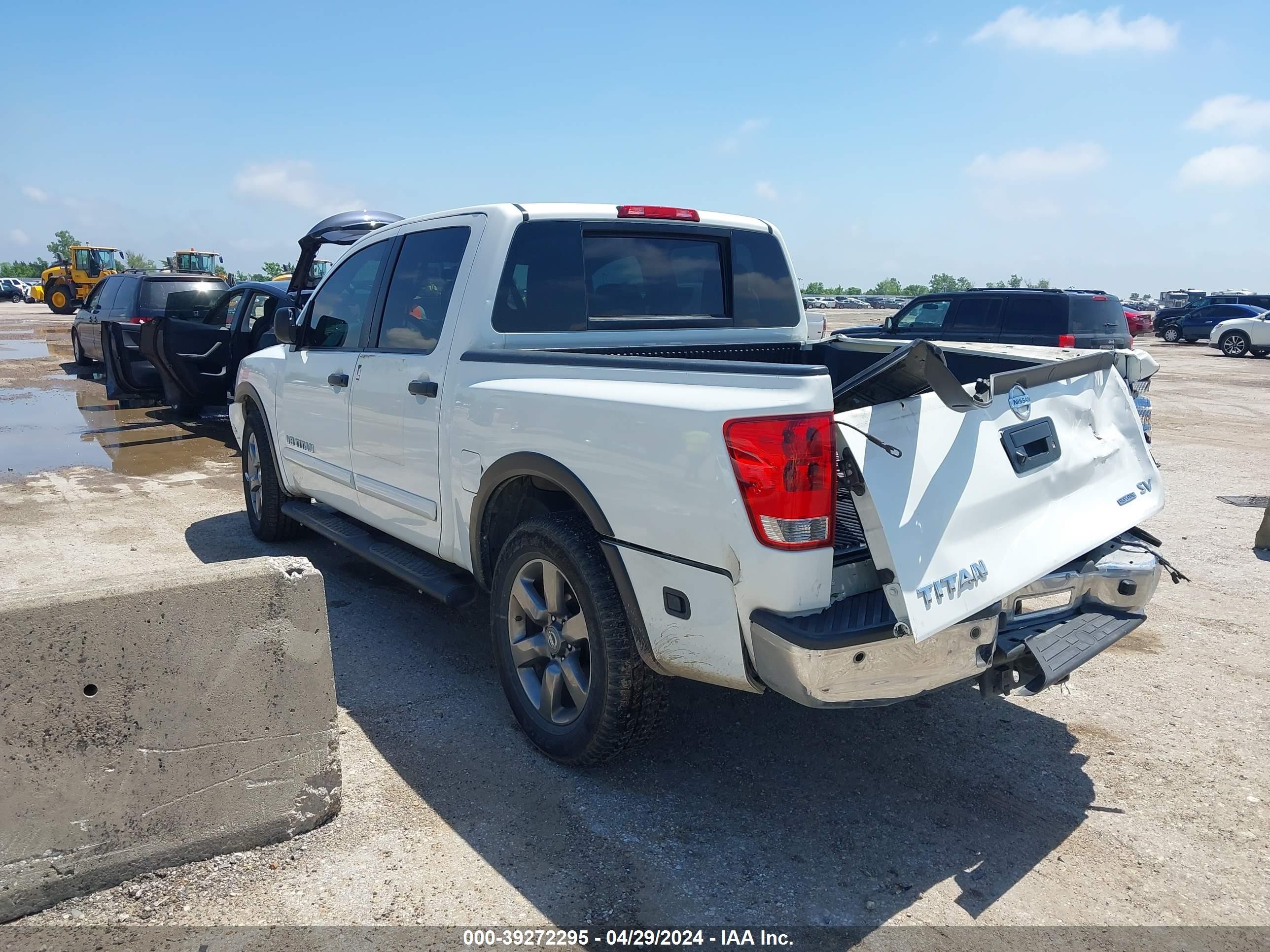 Photo 2 VIN: 1N6BA0ED1FN515177 - NISSAN TITAN 