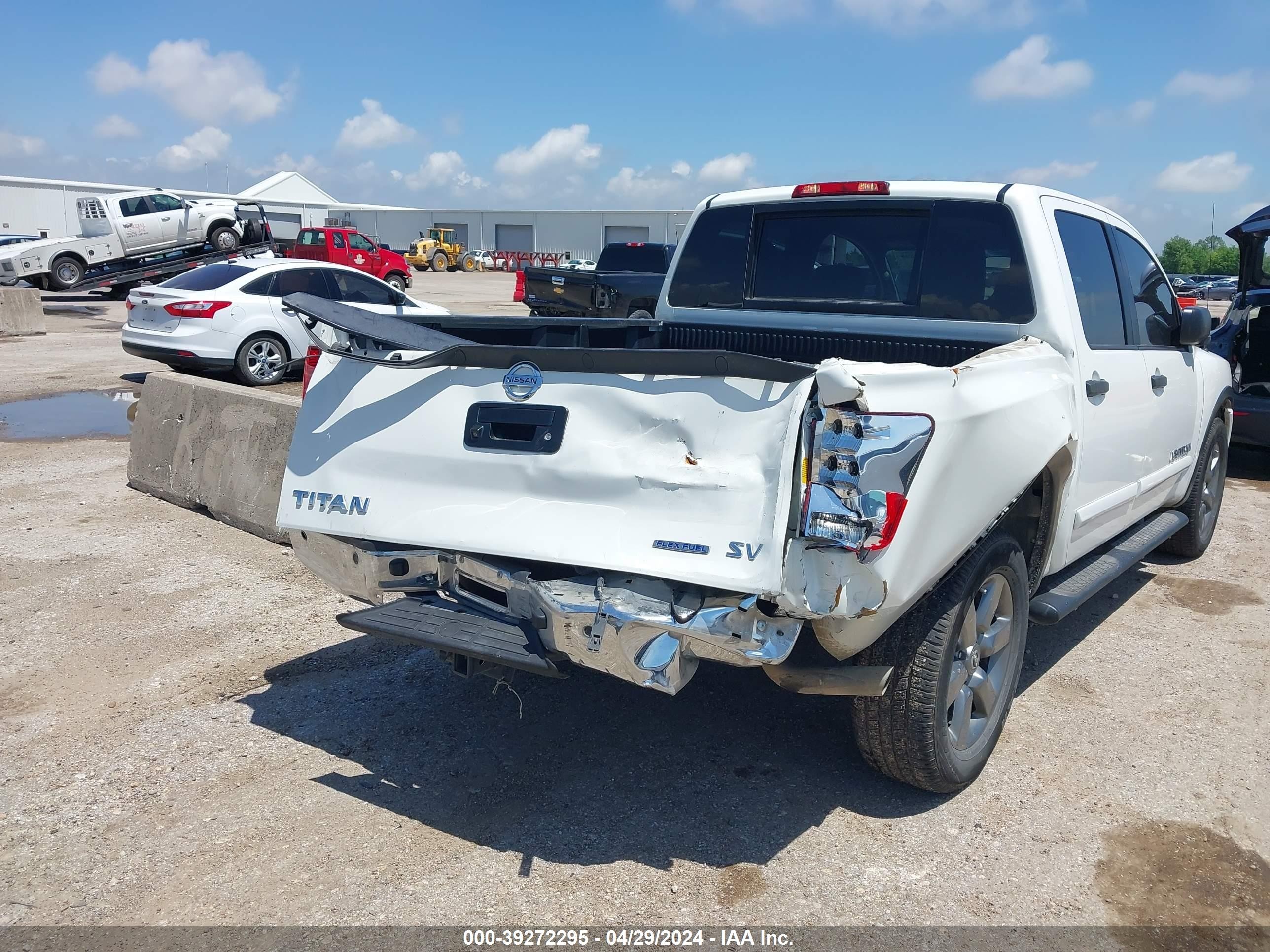 Photo 5 VIN: 1N6BA0ED1FN515177 - NISSAN TITAN 