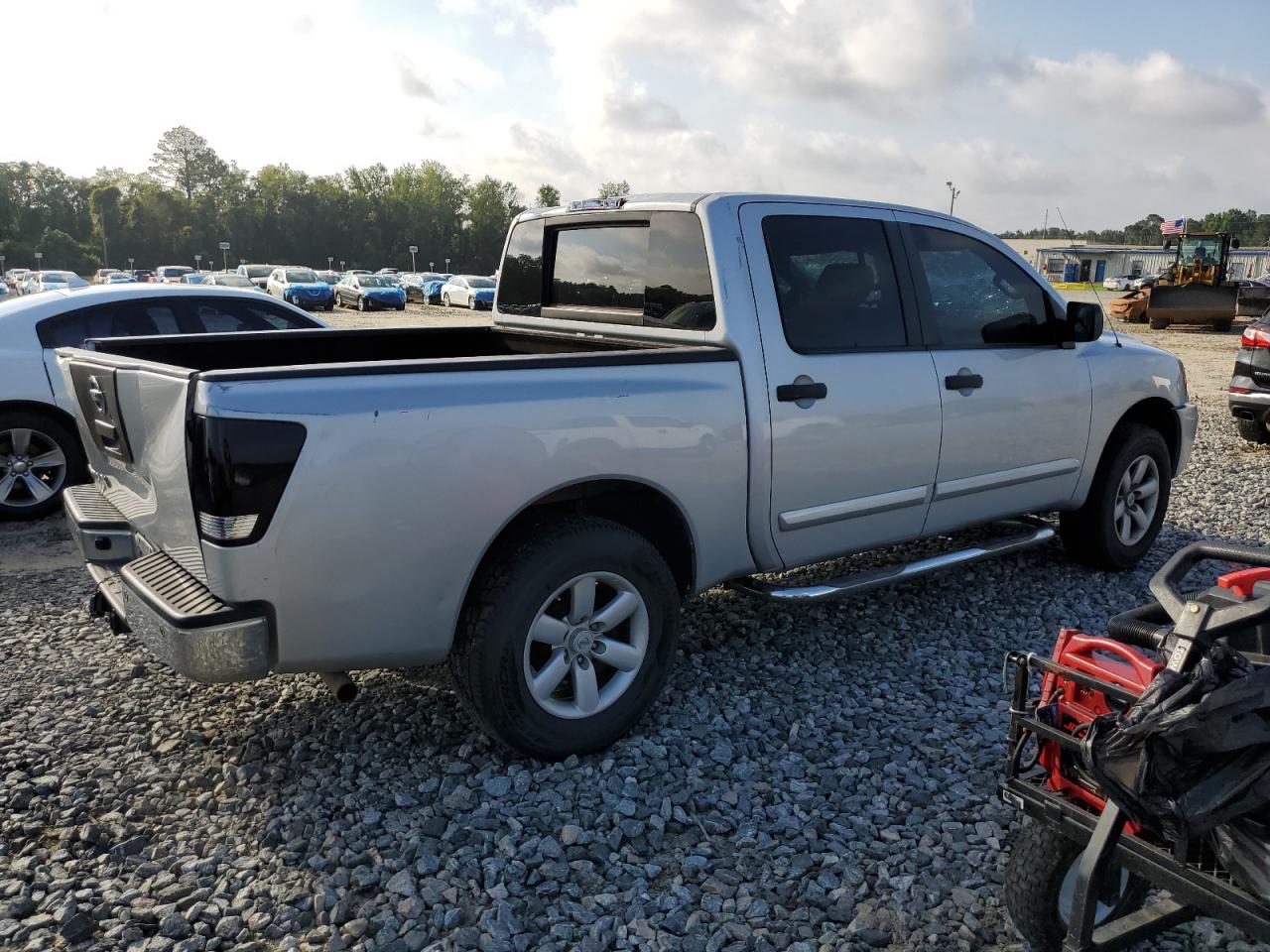 Photo 2 VIN: 1N6BA0ED3CN327157 - NISSAN TITAN 