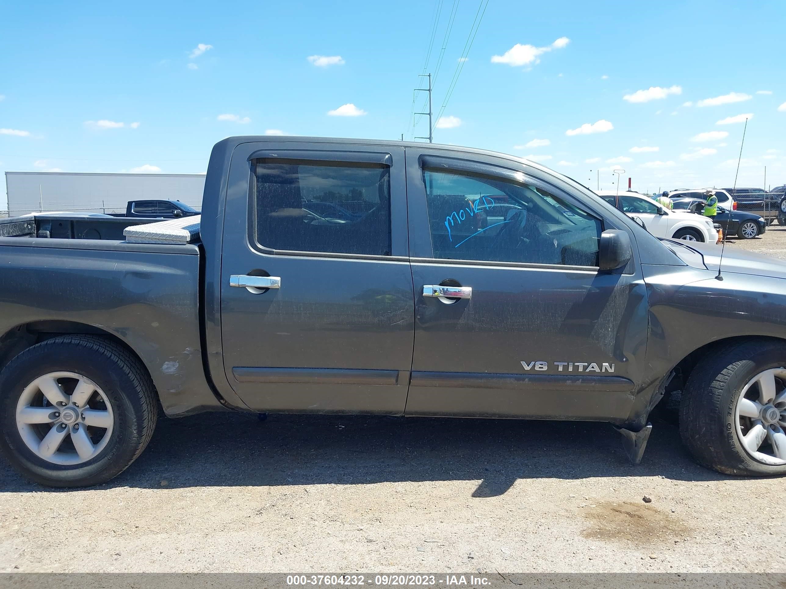 Photo 12 VIN: 1N6BA0ED5BN304655 - NISSAN TITAN 