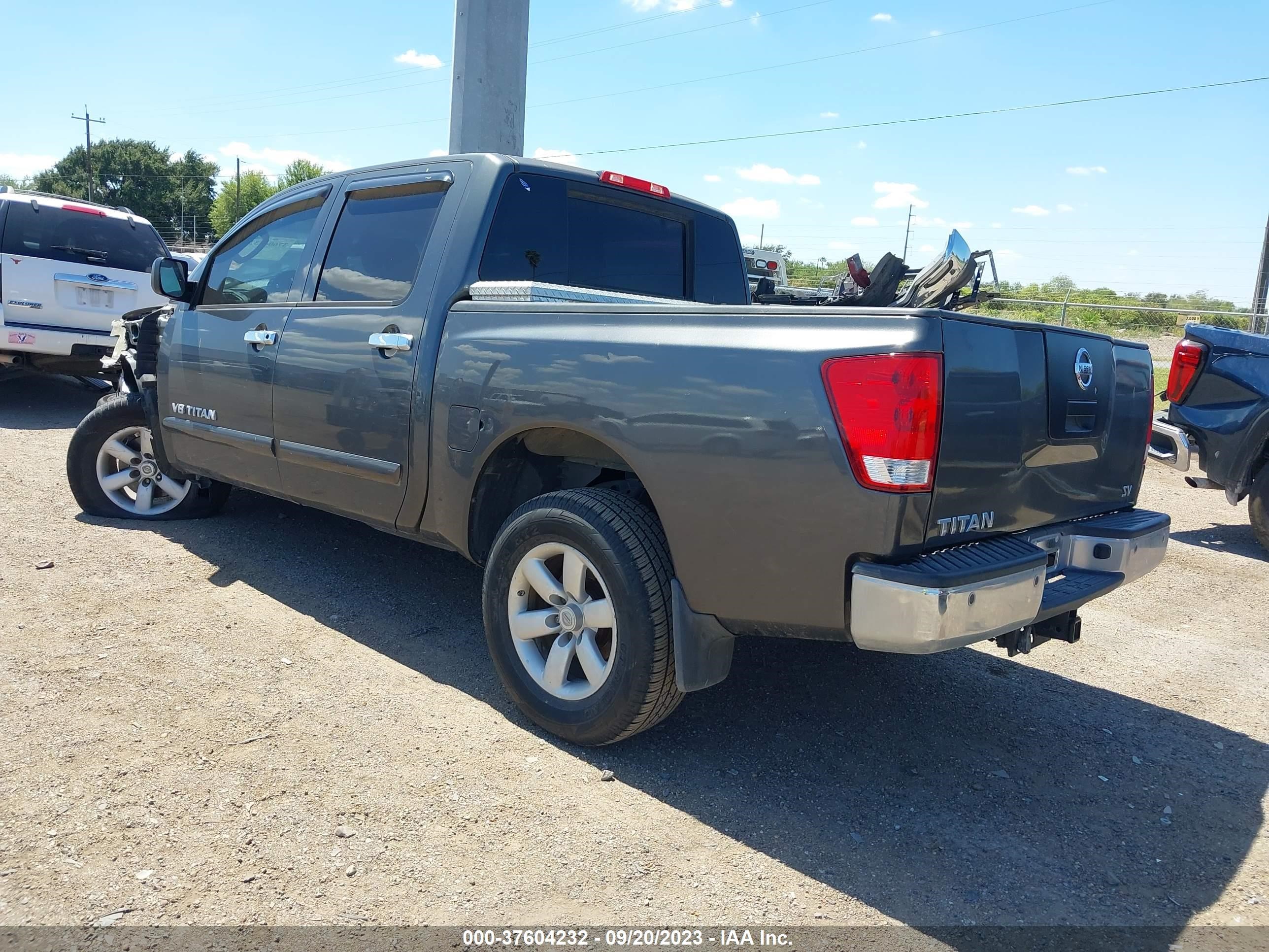 Photo 2 VIN: 1N6BA0ED5BN304655 - NISSAN TITAN 